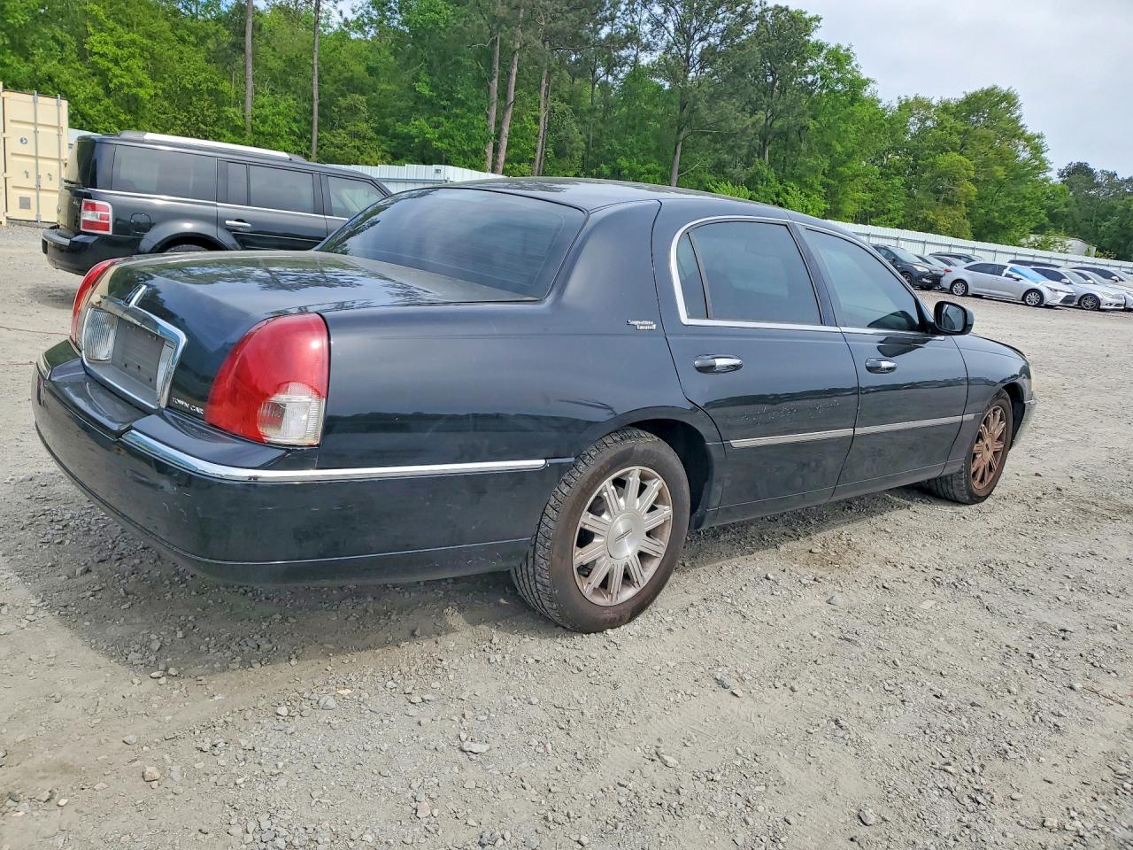 2010 Lincoln Town Car Signature Limited Black vin: 2LNBL8CV2AX750682