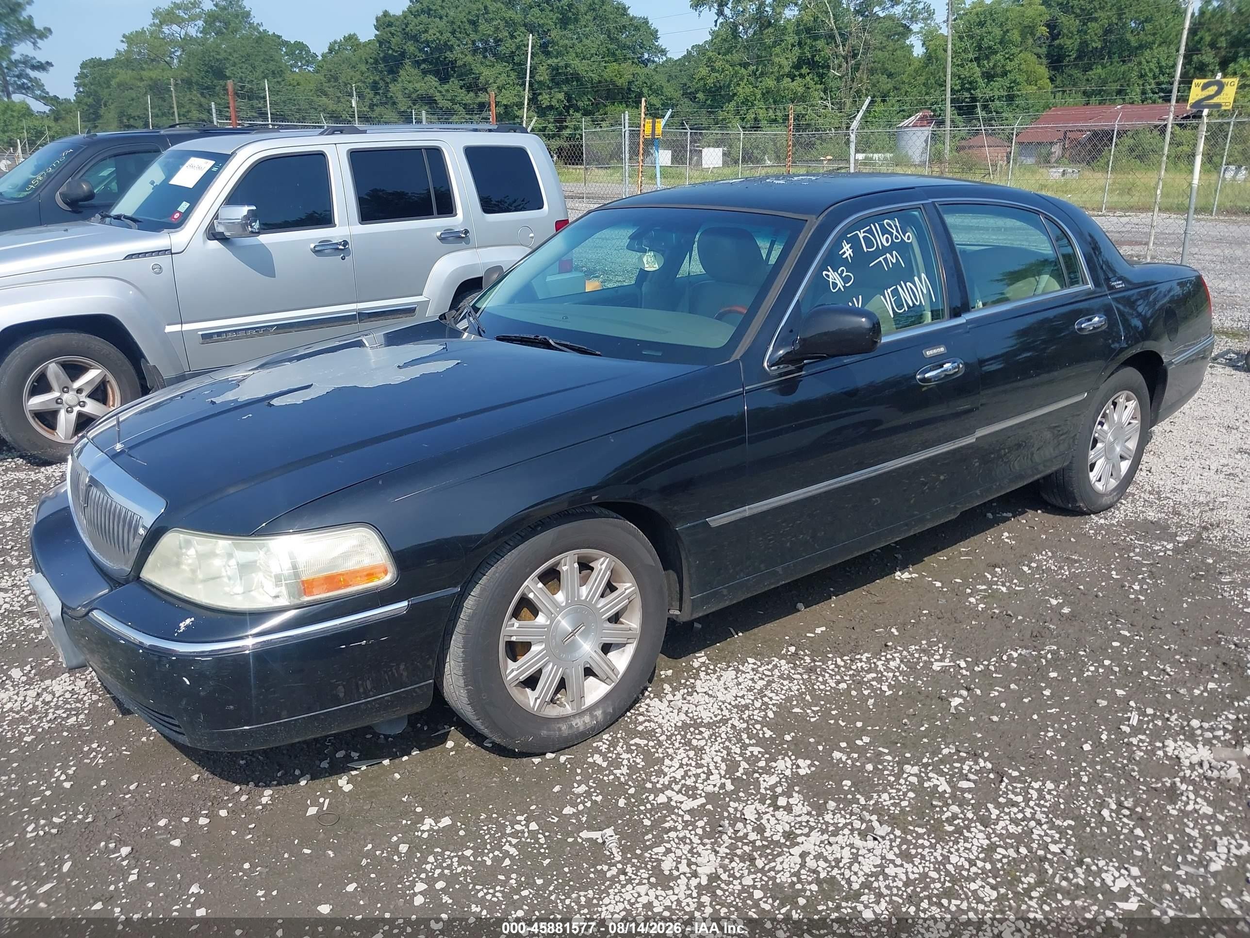 2011 Lincoln Town Car Signature Limited Black vin: 2LNBL8CV2BX751686