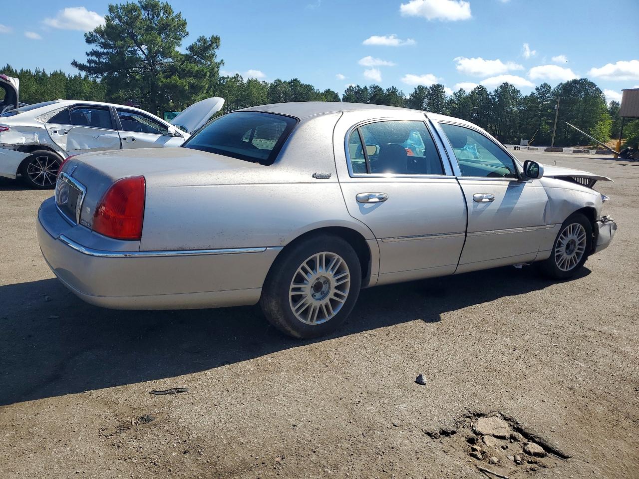 2010 Lincoln Town Car Signature Limited Tan vin: 2LNBL8CV3AX612617