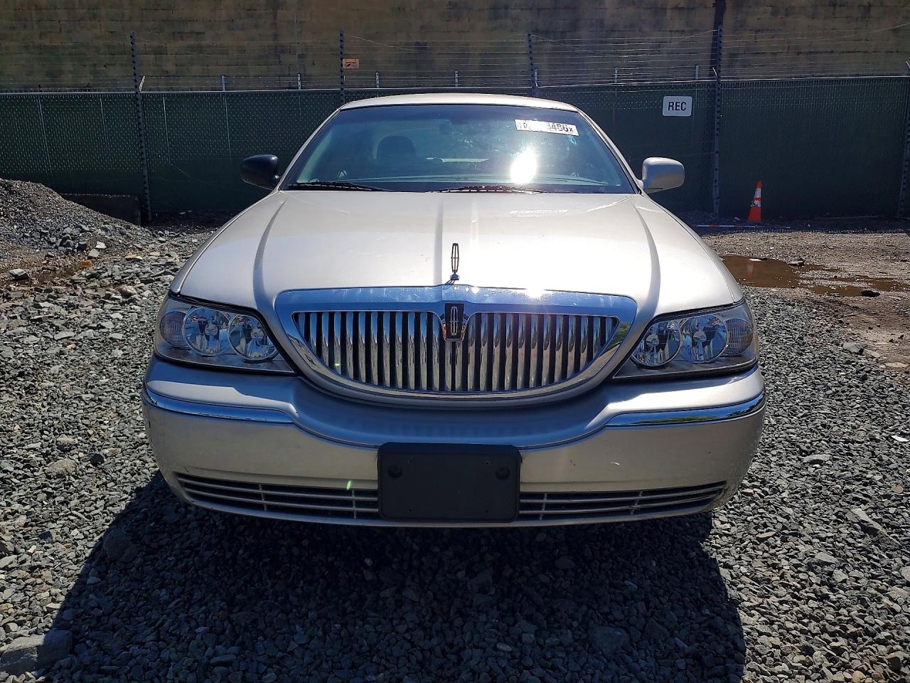 2010 Lincoln Town Car Signature Limited Beige vin: 2LNBL8CV3AX623908