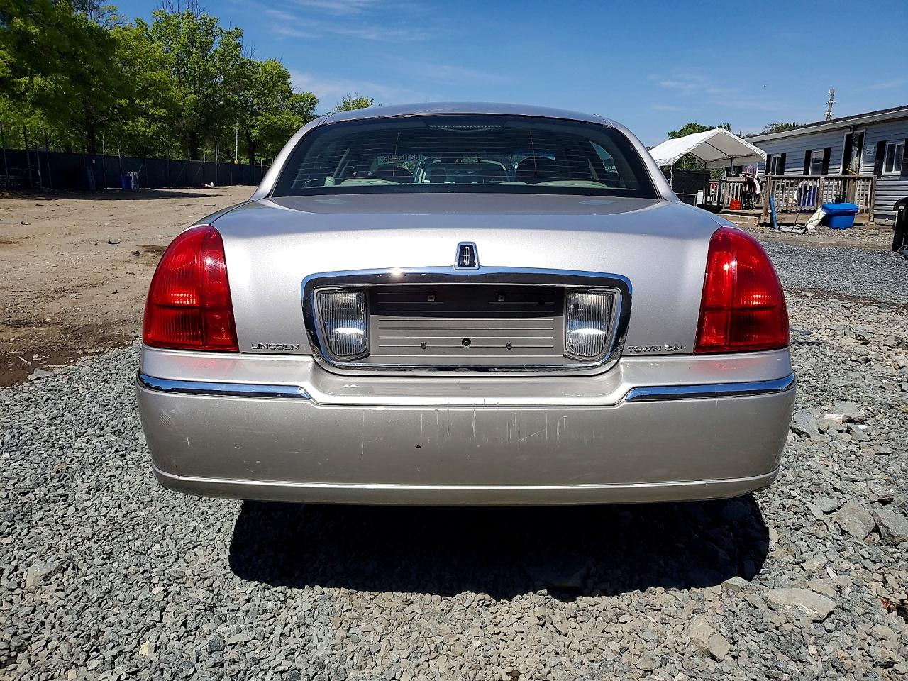 2010 Lincoln Town Car Signature Limited Beige vin: 2LNBL8CV3AX623908