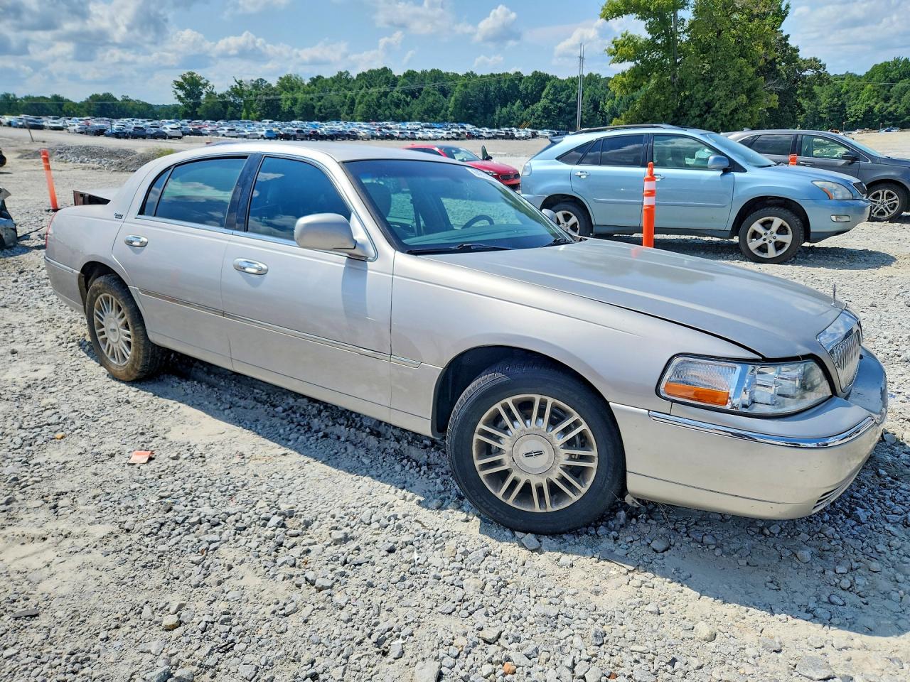 2011 Lincoln Town Car Signature Limited Tan vin: 2LNBL8CV3BX761210
