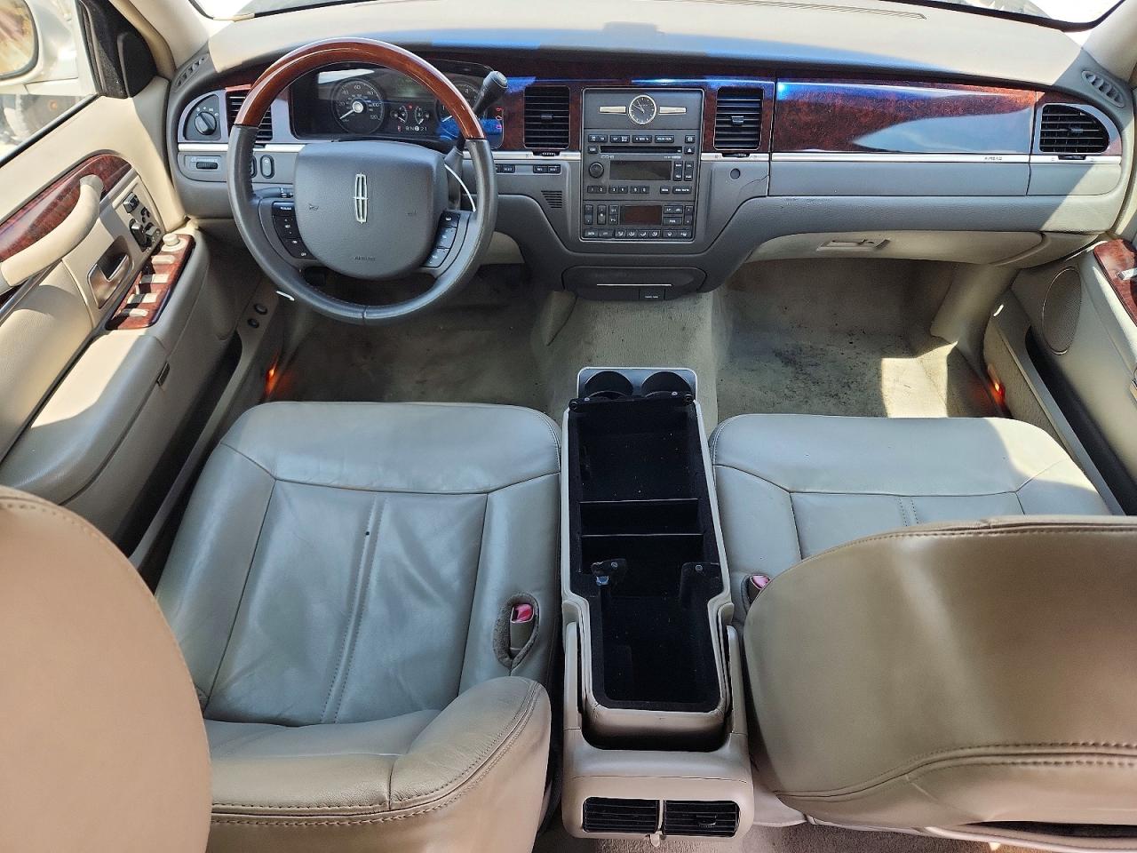 2011 Lincoln Town Car Signature Limited Tan vin: 2LNBL8CV3BX761210