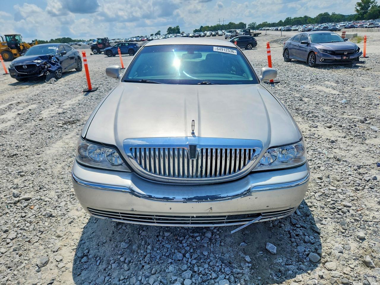 2011 Lincoln Town Car Signature Limited Tan vin: 2LNBL8CV3BX761210