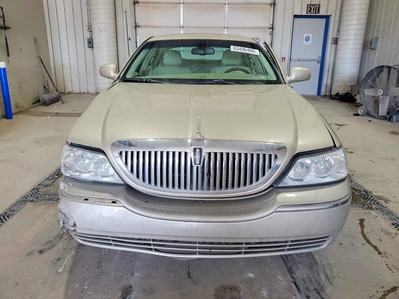 2010 Lincoln Town Car Signature Limited Beige vin: 2LNBL8CV4AX620970