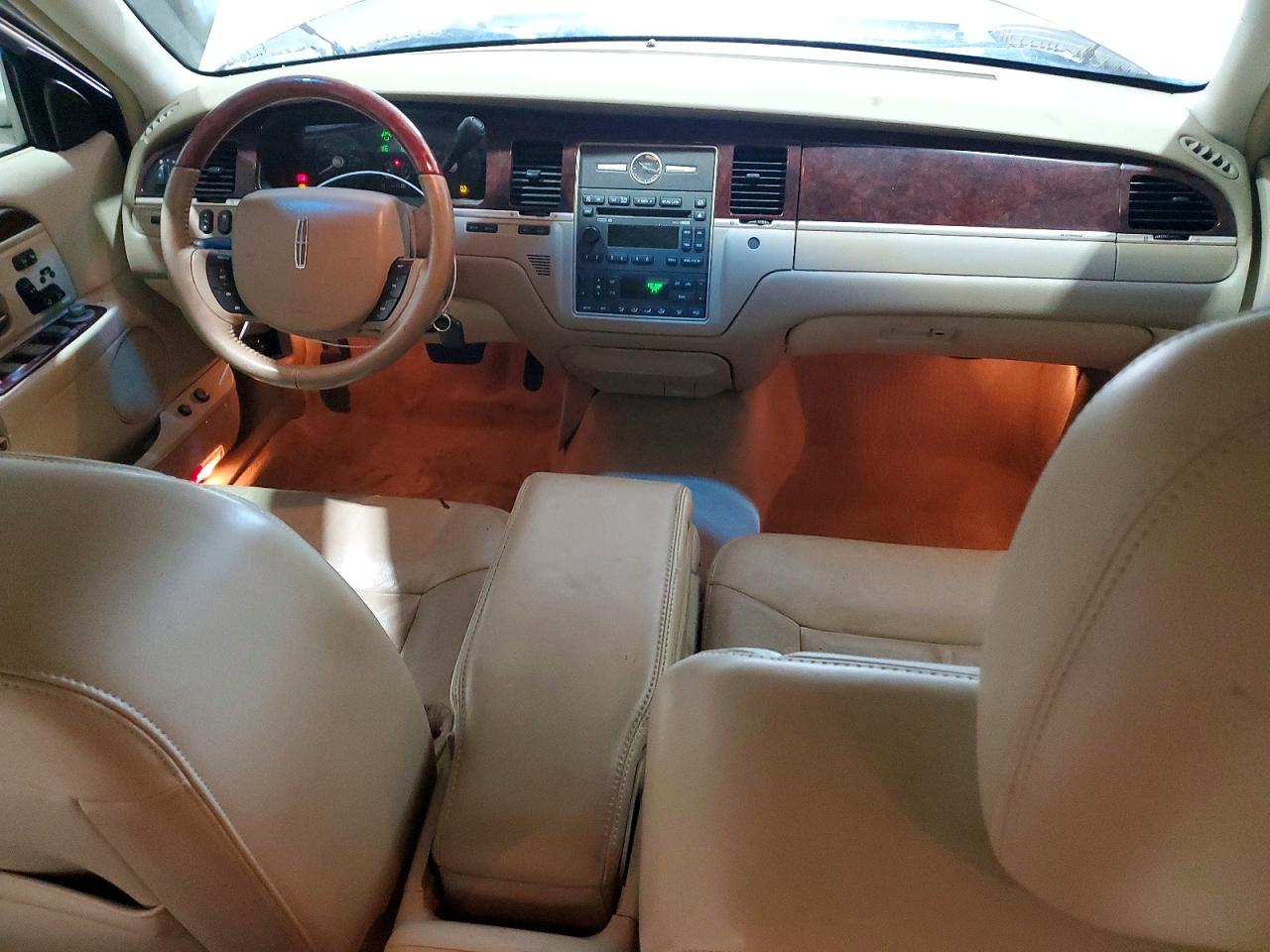 2010 Lincoln Town Car Signature Limited Beige vin: 2LNBL8CV4AX620970