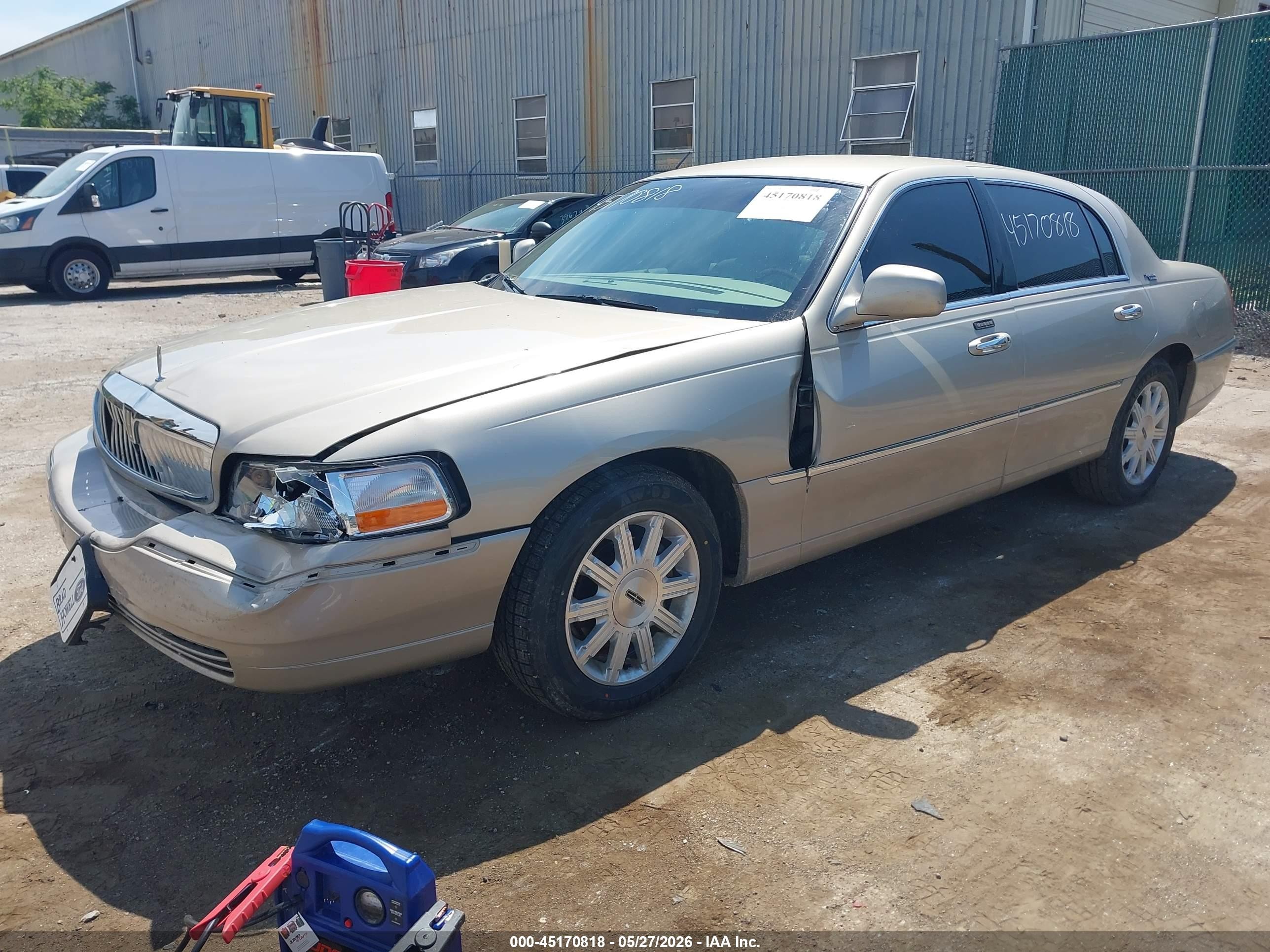 2011 Lincoln Town Car Signature Limited Gold vin: 2LNBL8CV4BX754301