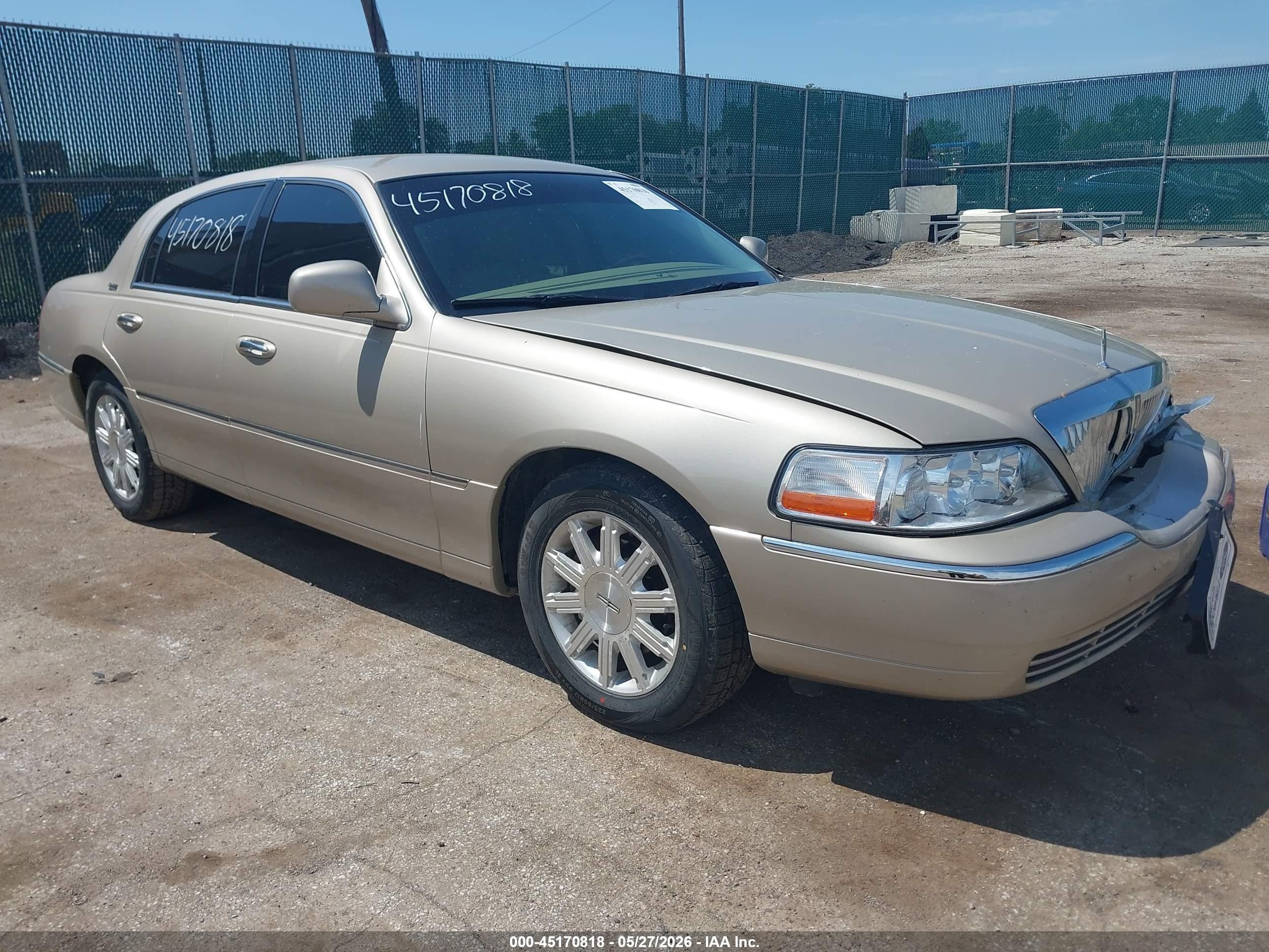 2011 Lincoln Town Car Signature Limited Gold vin: 2LNBL8CV4BX754301