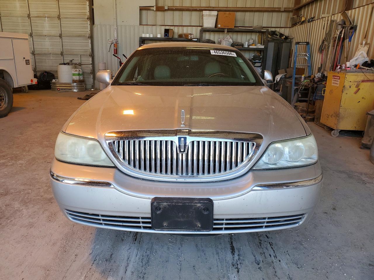 2010 Lincoln Town Car Signature Limited Silver vin: 2LNBL8CV5AX613381