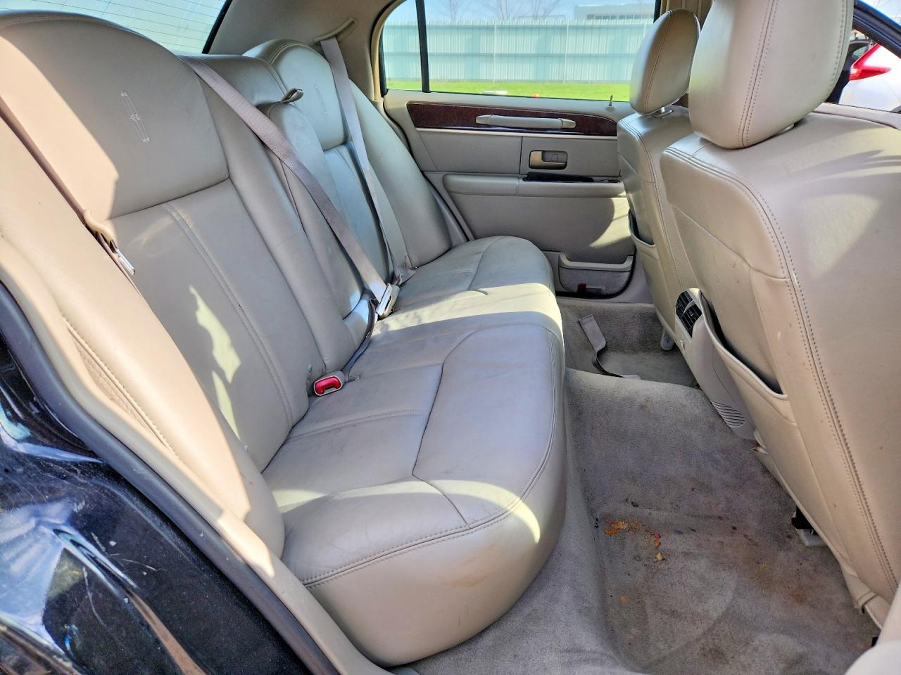 2010 Lincoln Town Car Signature Limited Black vin: 2LNBL8CV5AX615955
