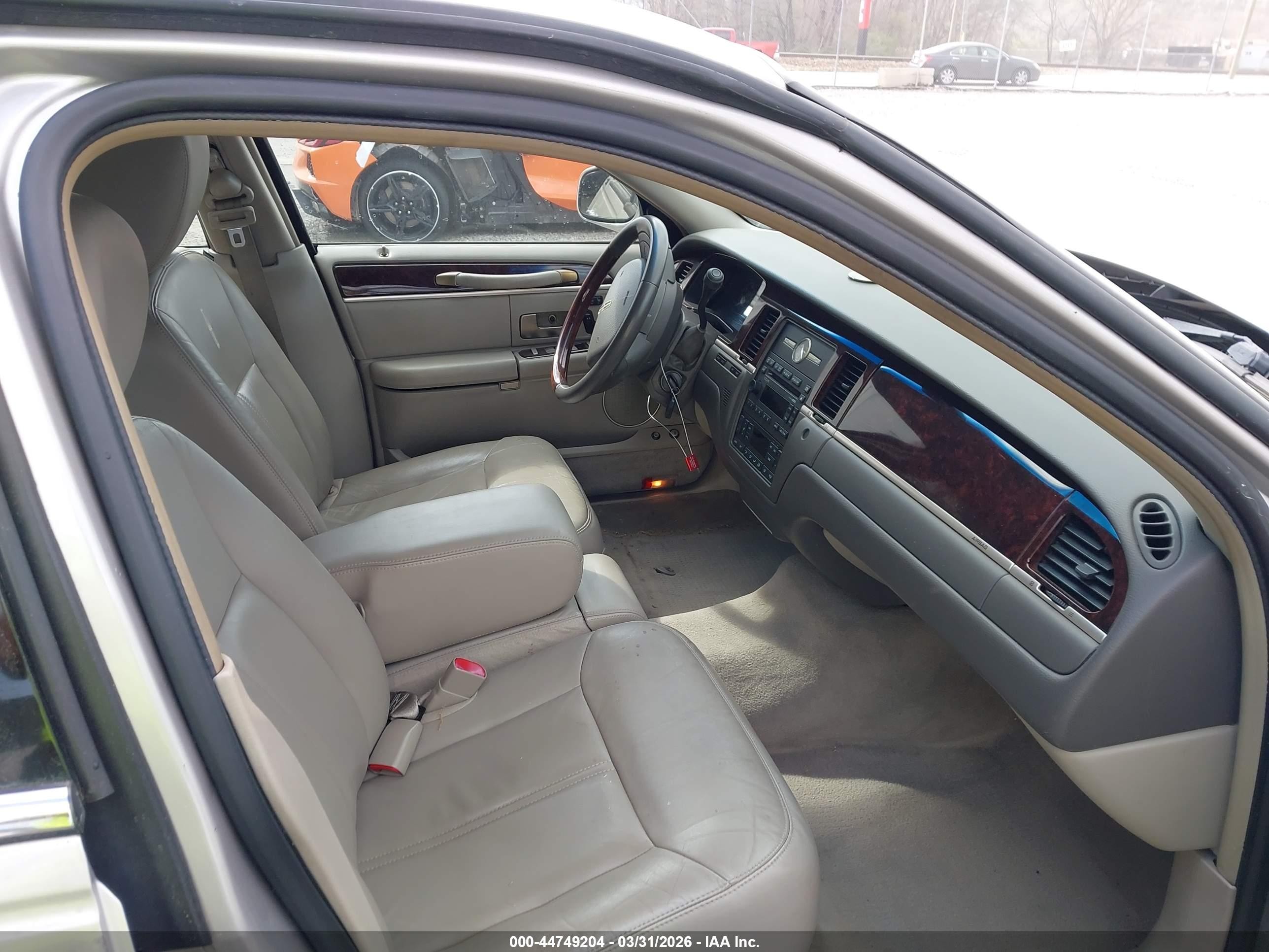 2011 Lincoln Town Car Signature Limited Gold vin: 2LNBL8CV7BX750663