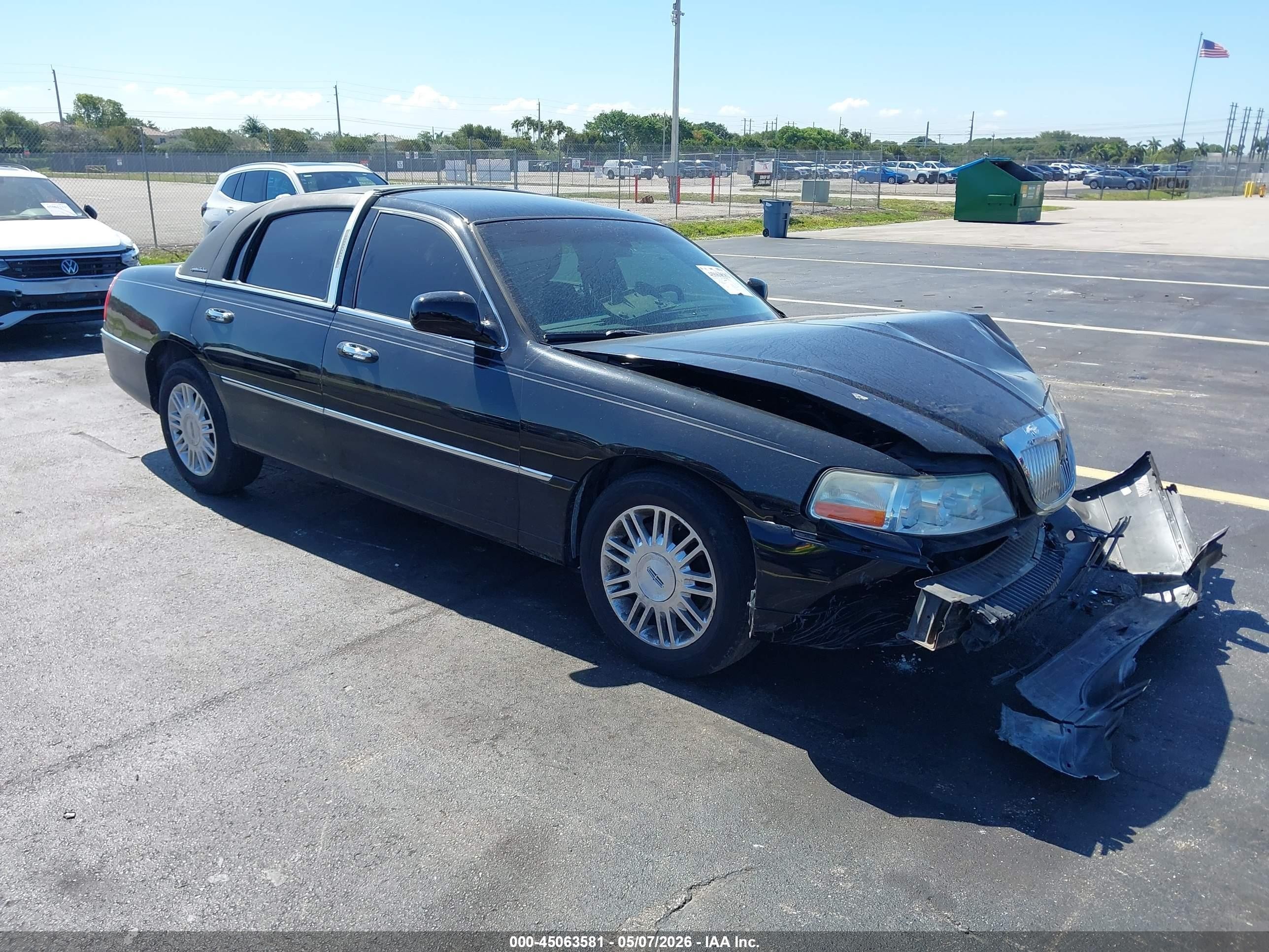 2011 Lincoln Town Car Signature Limited Black vin: 2LNBL8CV7BX754857