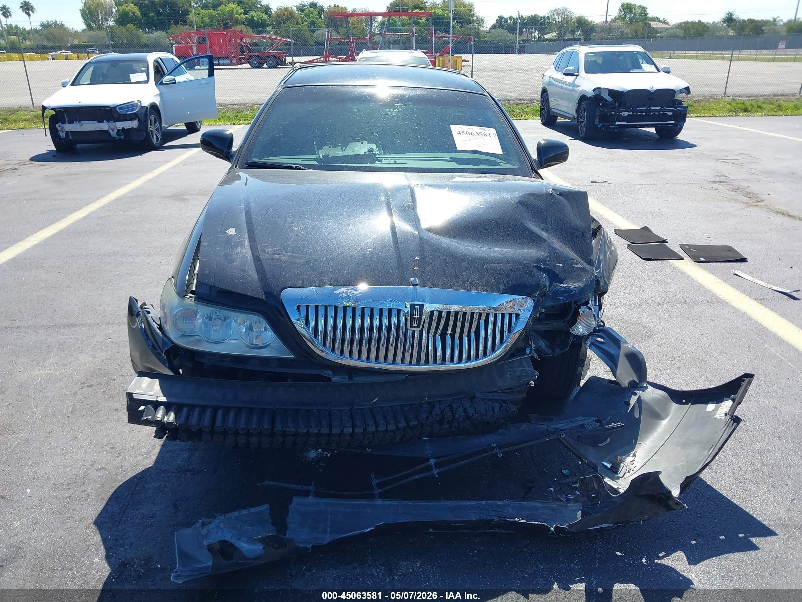 2011 Lincoln Town Car Signature Limited Black vin: 2LNBL8CV7BX754857
