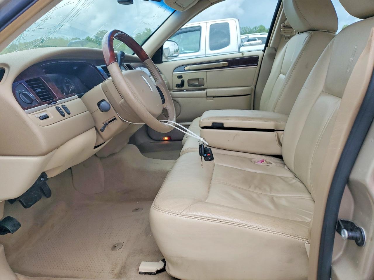 2011 Lincoln Town Car Signature Limited Gold vin: 2LNBL8CV7BX754860