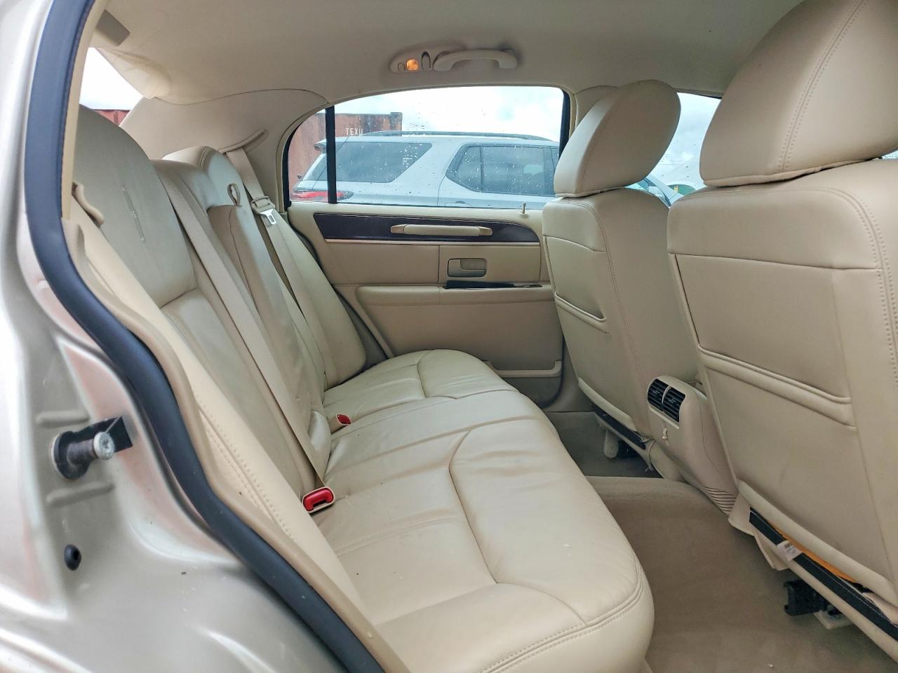 2011 Lincoln Town Car Signature Limited Gold vin: 2LNBL8CV7BX754860