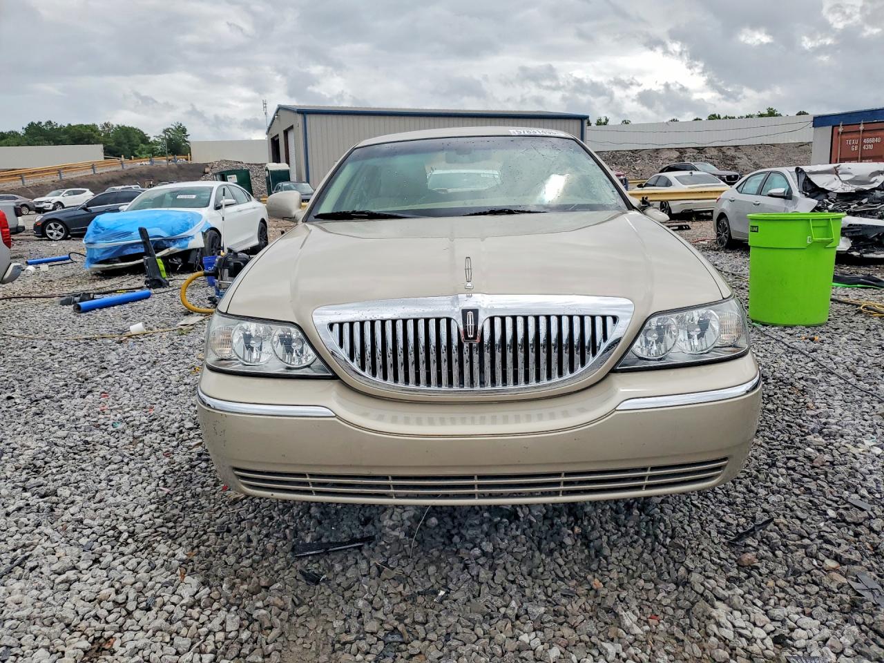 2011 Lincoln Town Car Signature Limited Gold vin: 2LNBL8CV7BX754860