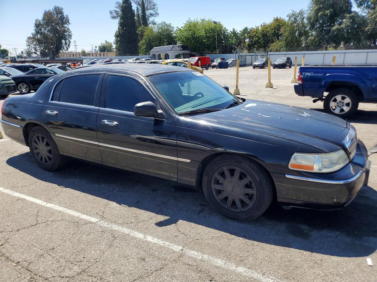 2010 Lincoln Town Car Signature Limited Black vin: 2LNBL8CV8AX618607