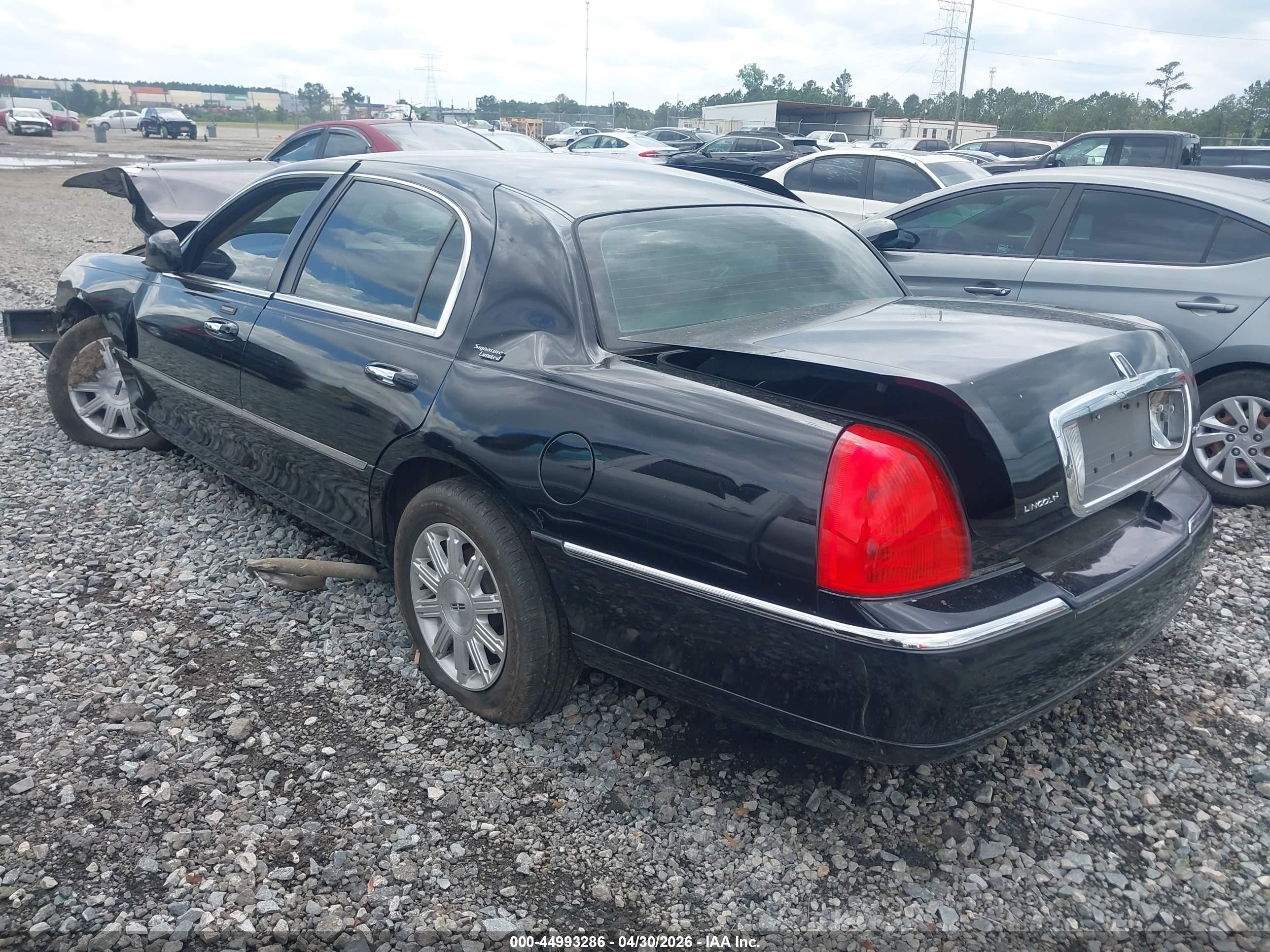 2010 Lincoln Town Car Signature Limited Black vin: 2LNBL8CV9AX750484