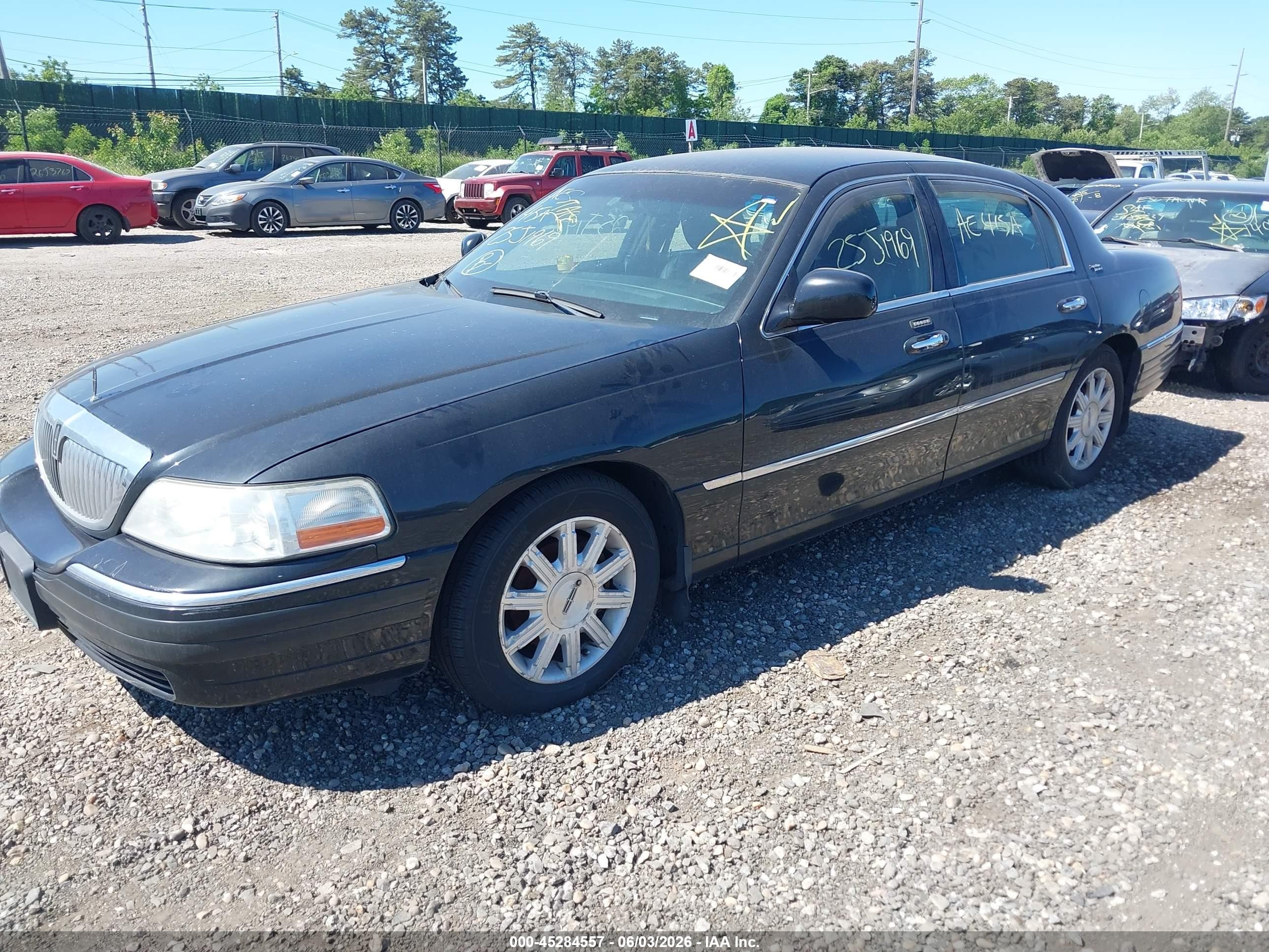 2011 Lincoln Town Car Signature Limited Black vin: 2LNBL8CV9BX760742