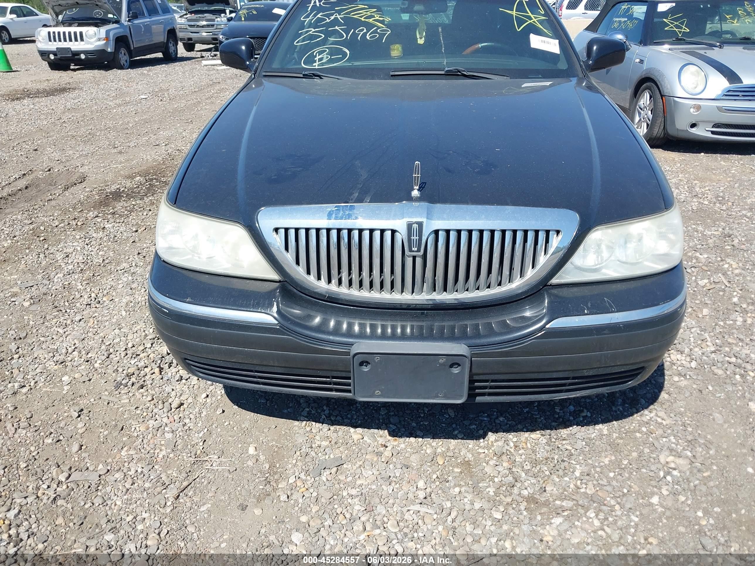 2011 Lincoln Town Car Signature Limited Black vin: 2LNBL8CV9BX760742