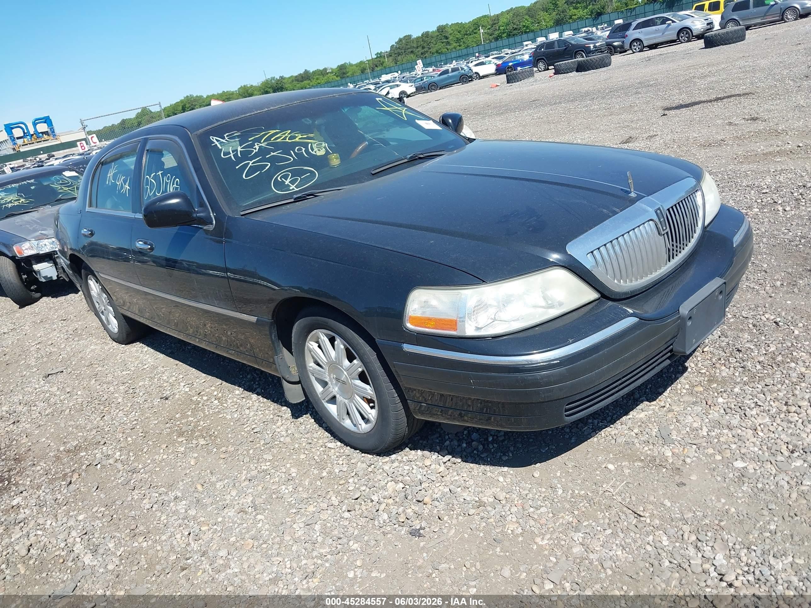 2011 Lincoln Town Car Signature Limited Black vin: 2LNBL8CV9BX760742