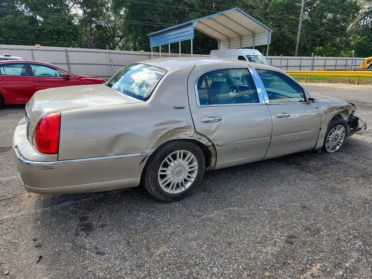 2011 Lincoln Town Car Signature Limited Gold vin: 2LNBL8CVXBX761026