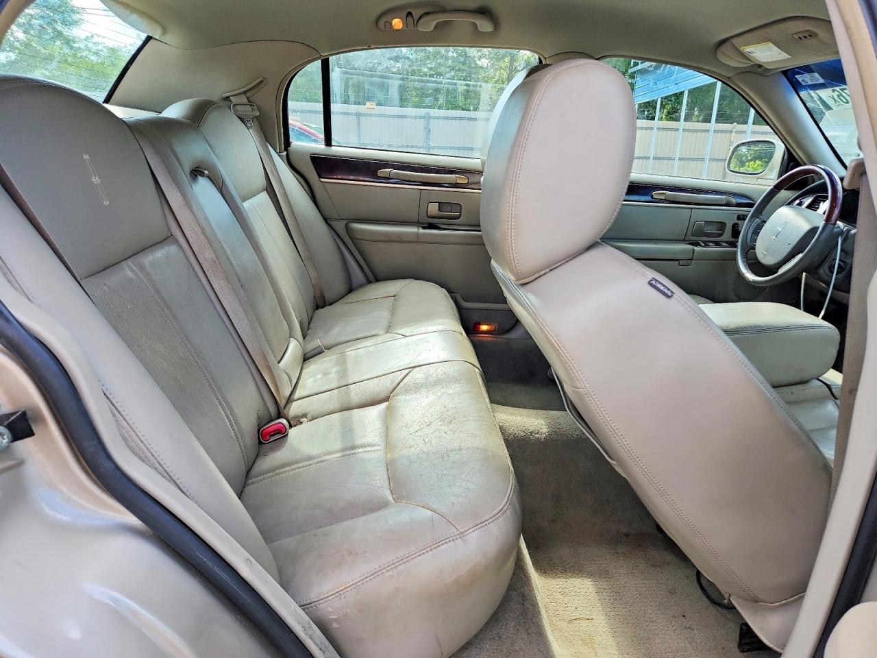 2011 Lincoln Town Car Signature Limited Gold vin: 2LNBL8CVXBX761026