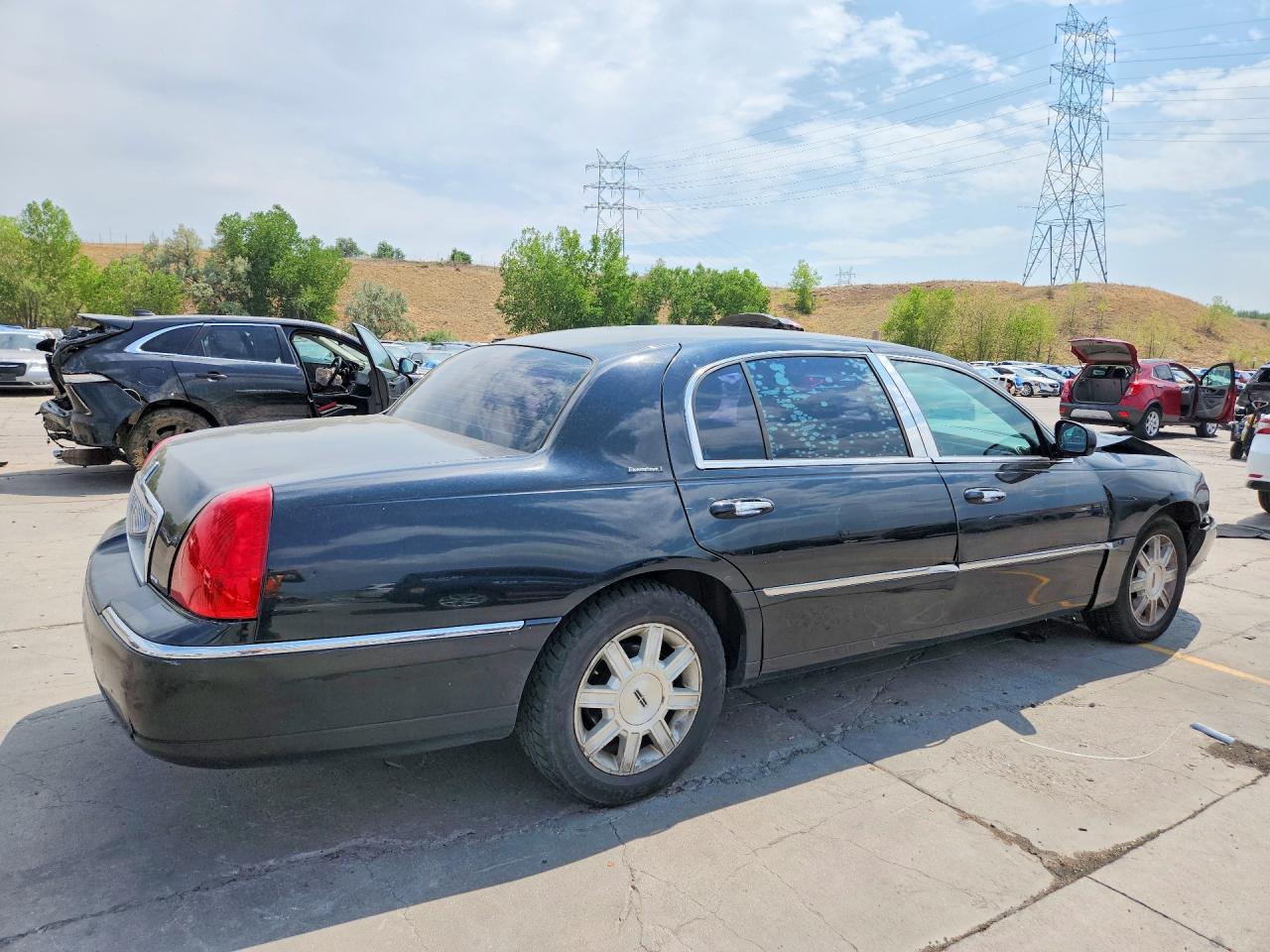 2010 Lincoln Town Car Executive L Black vin: 2LNBL8EV3AX752793