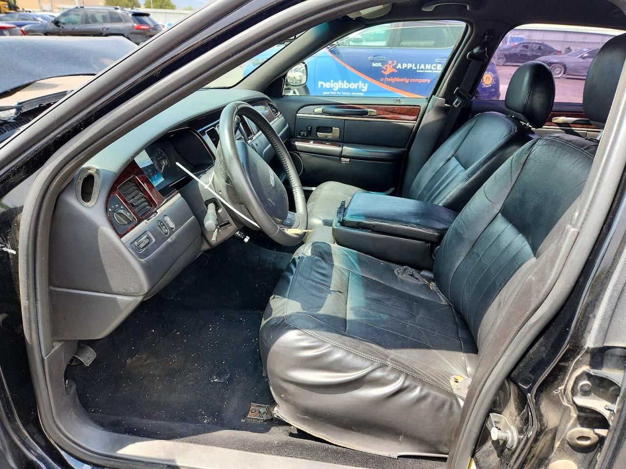 2010 Lincoln Town Car Executive L Black vin: 2LNBL8EV3AX752793