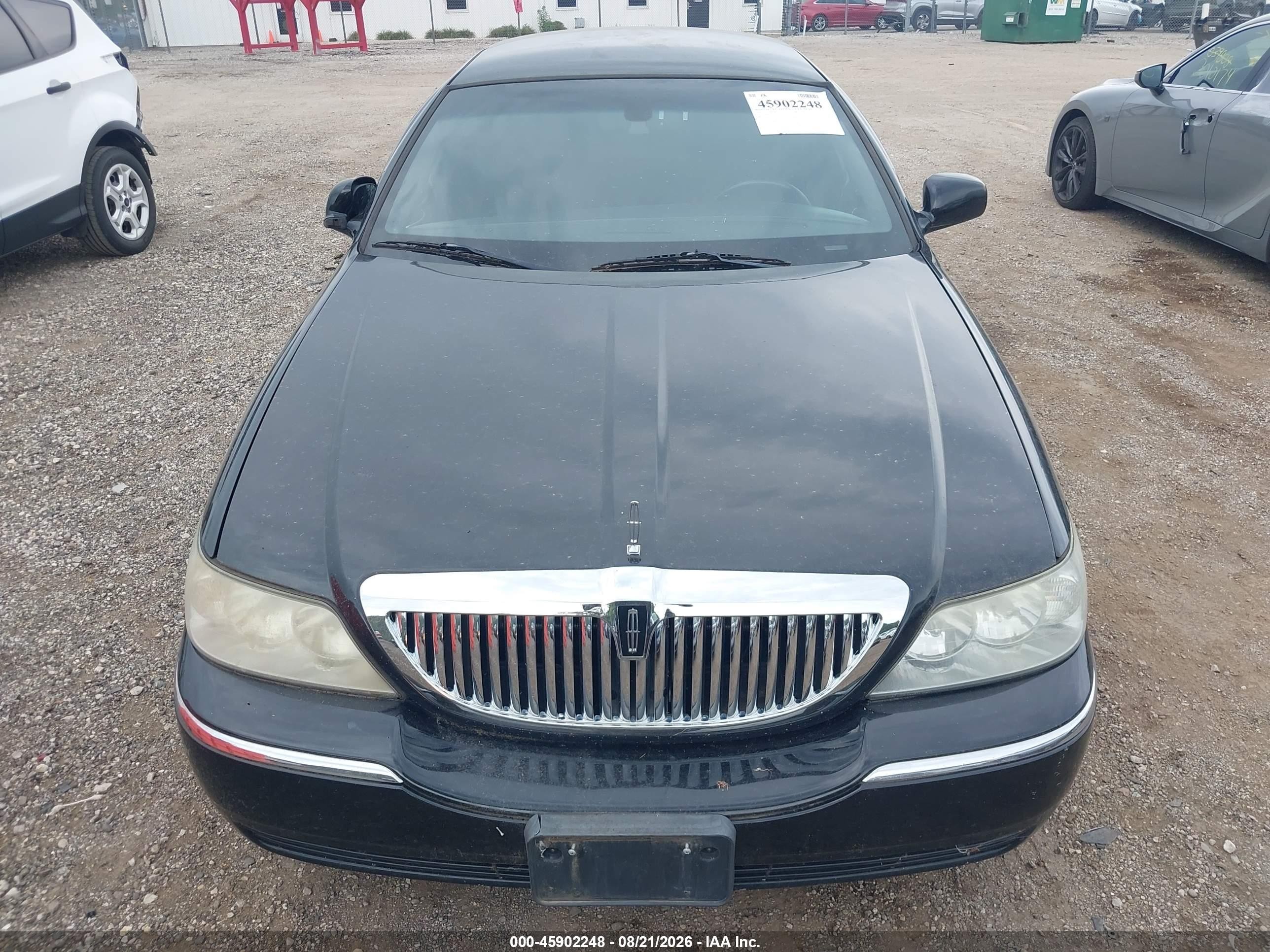 2010 Lincoln Town Car Executive L Black vin: 2LNBL8EV4AX622179