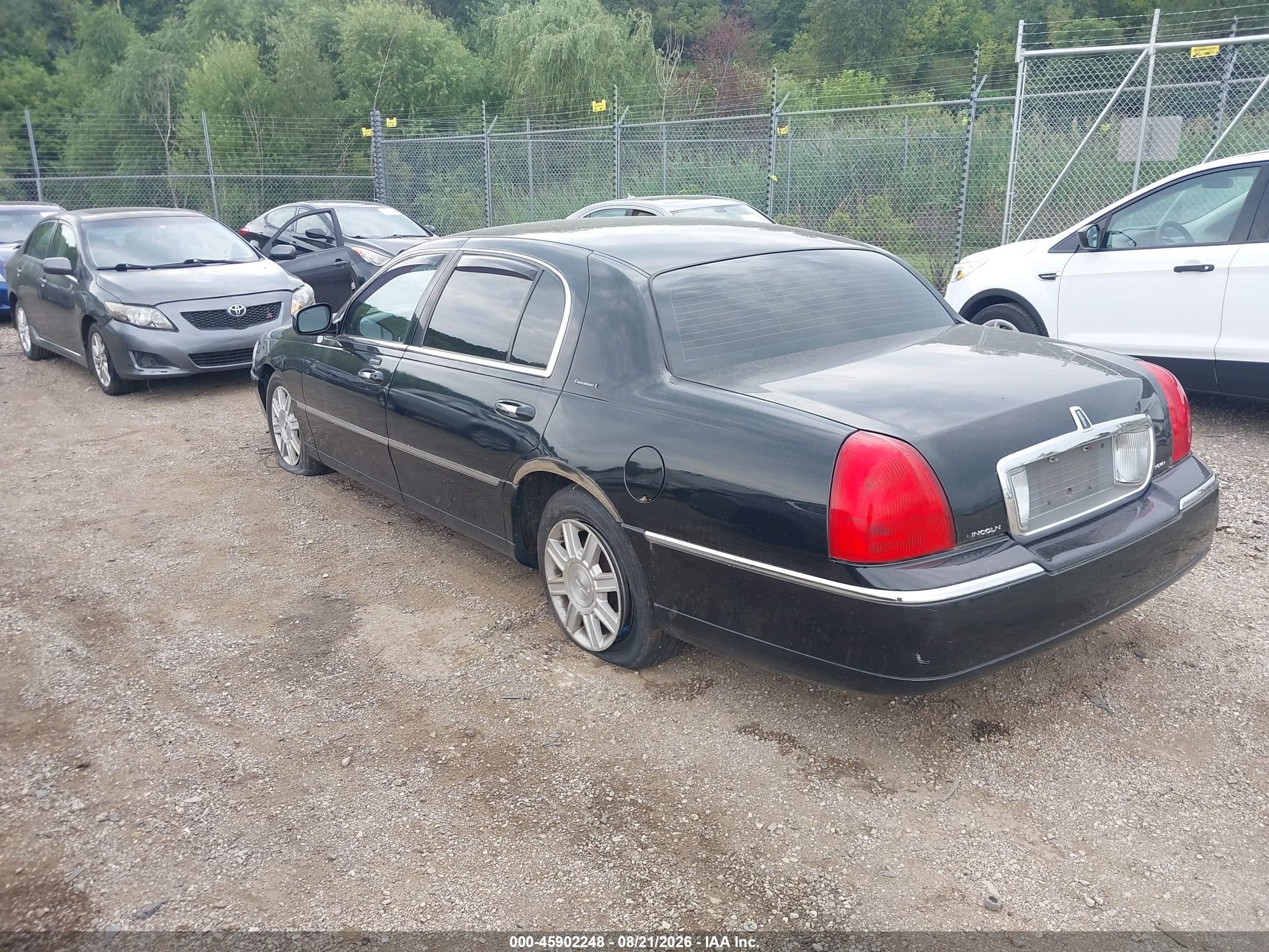 2010 Lincoln Town Car Executive L Black vin: 2LNBL8EV4AX622179