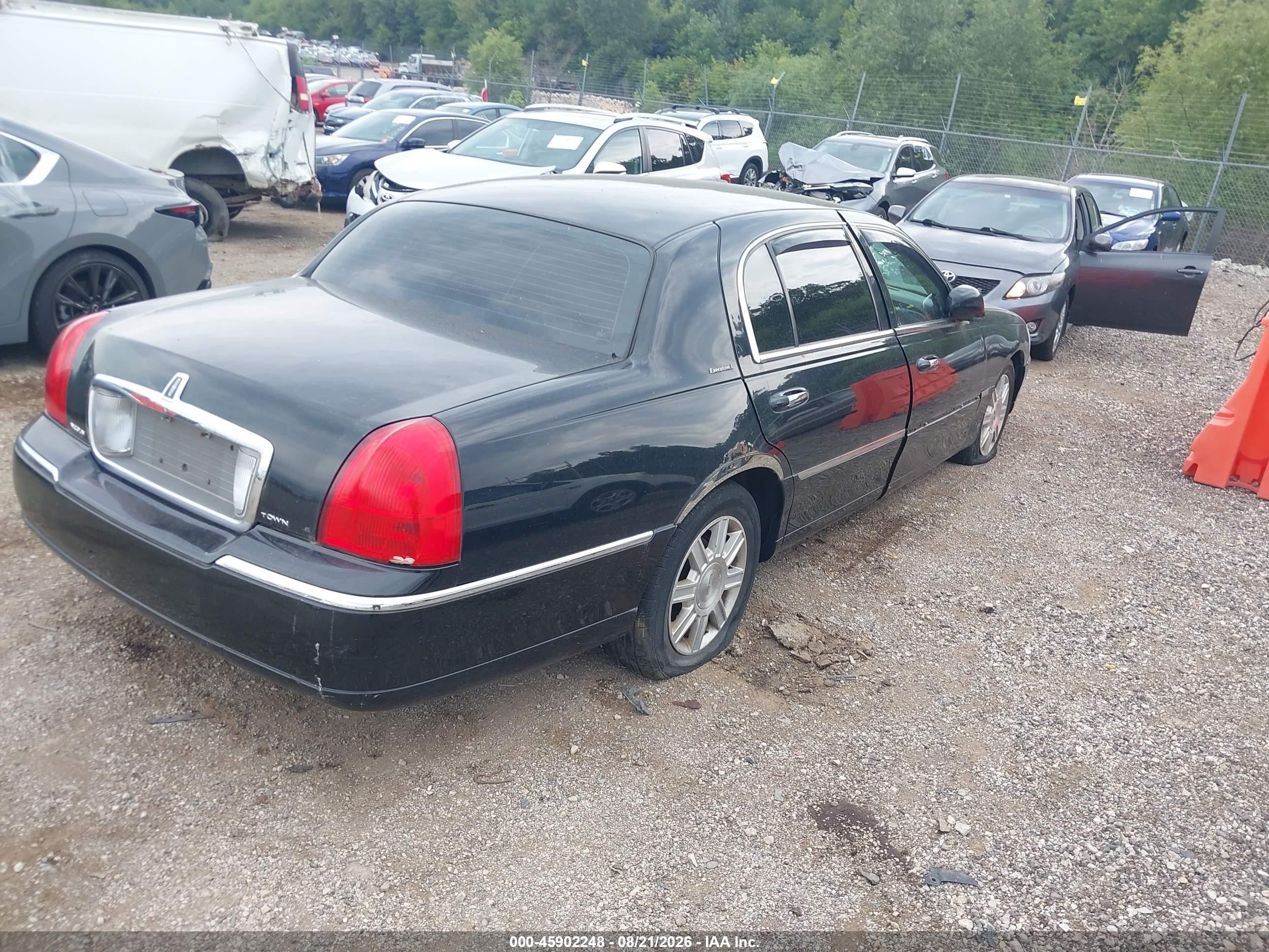 2010 Lincoln Town Car Executive L Black vin: 2LNBL8EV4AX622179