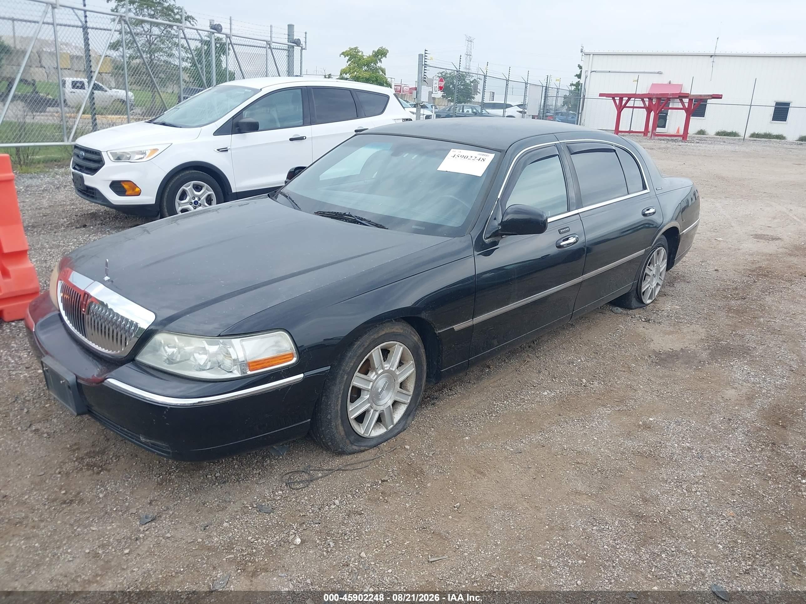 2010 Lincoln Town Car Executive L Black vin: 2LNBL8EV4AX622179