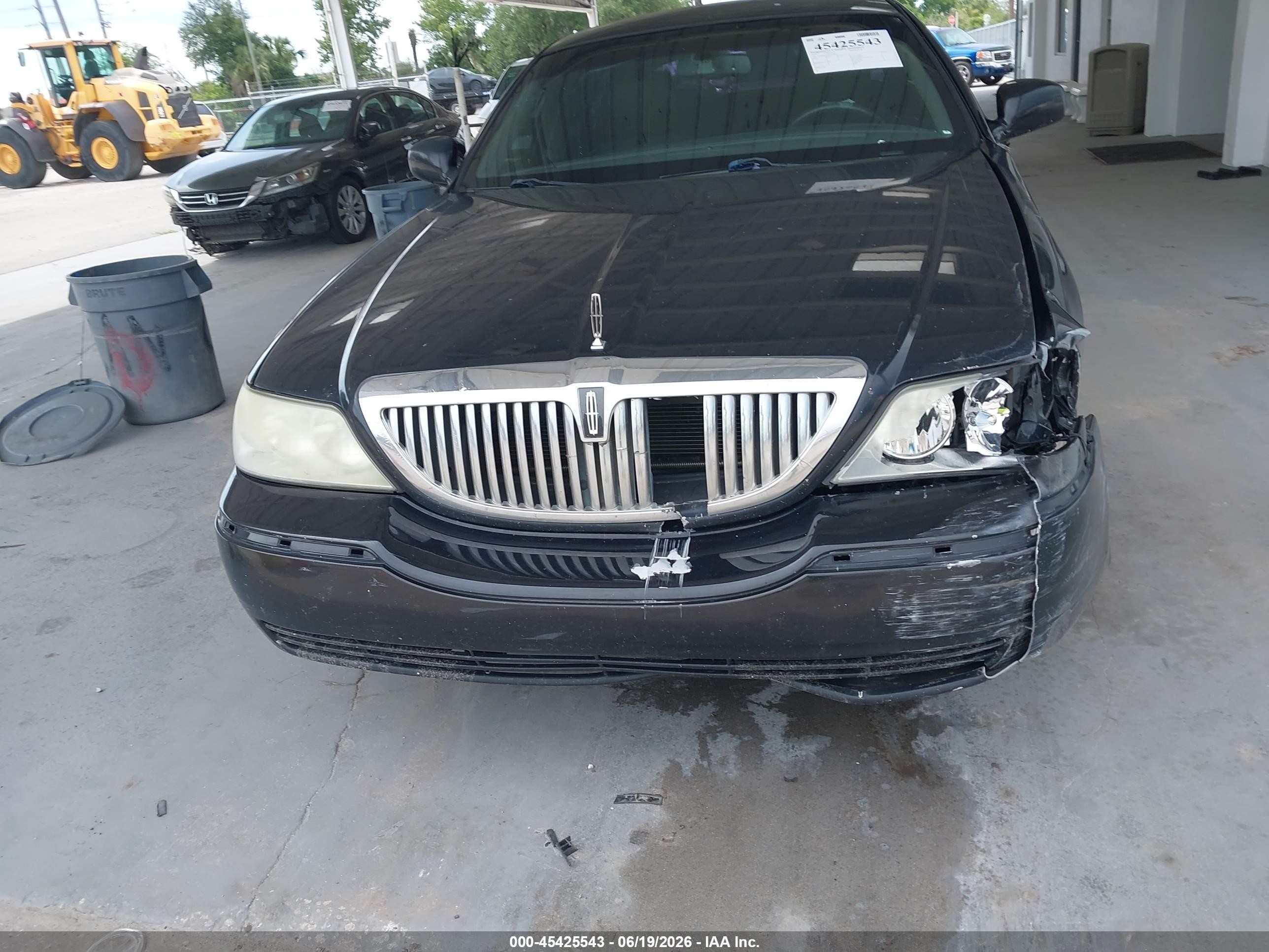 2011 Lincoln Town Car Executive L Black vin: 2LNBL8EV6BX762882