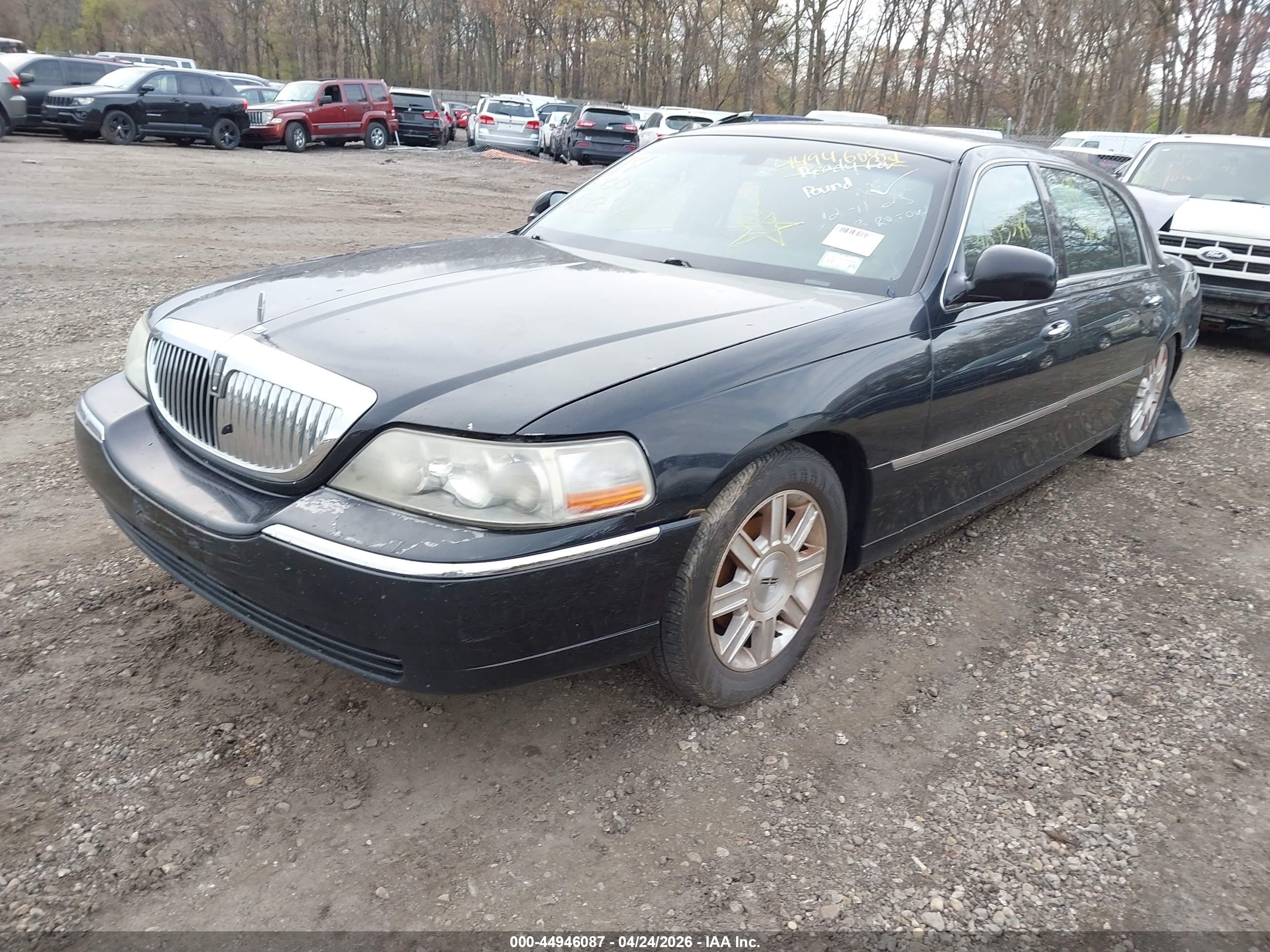 2011 Lincoln Town Car Executive L Black vin: 2LNBL8EV9BX752573