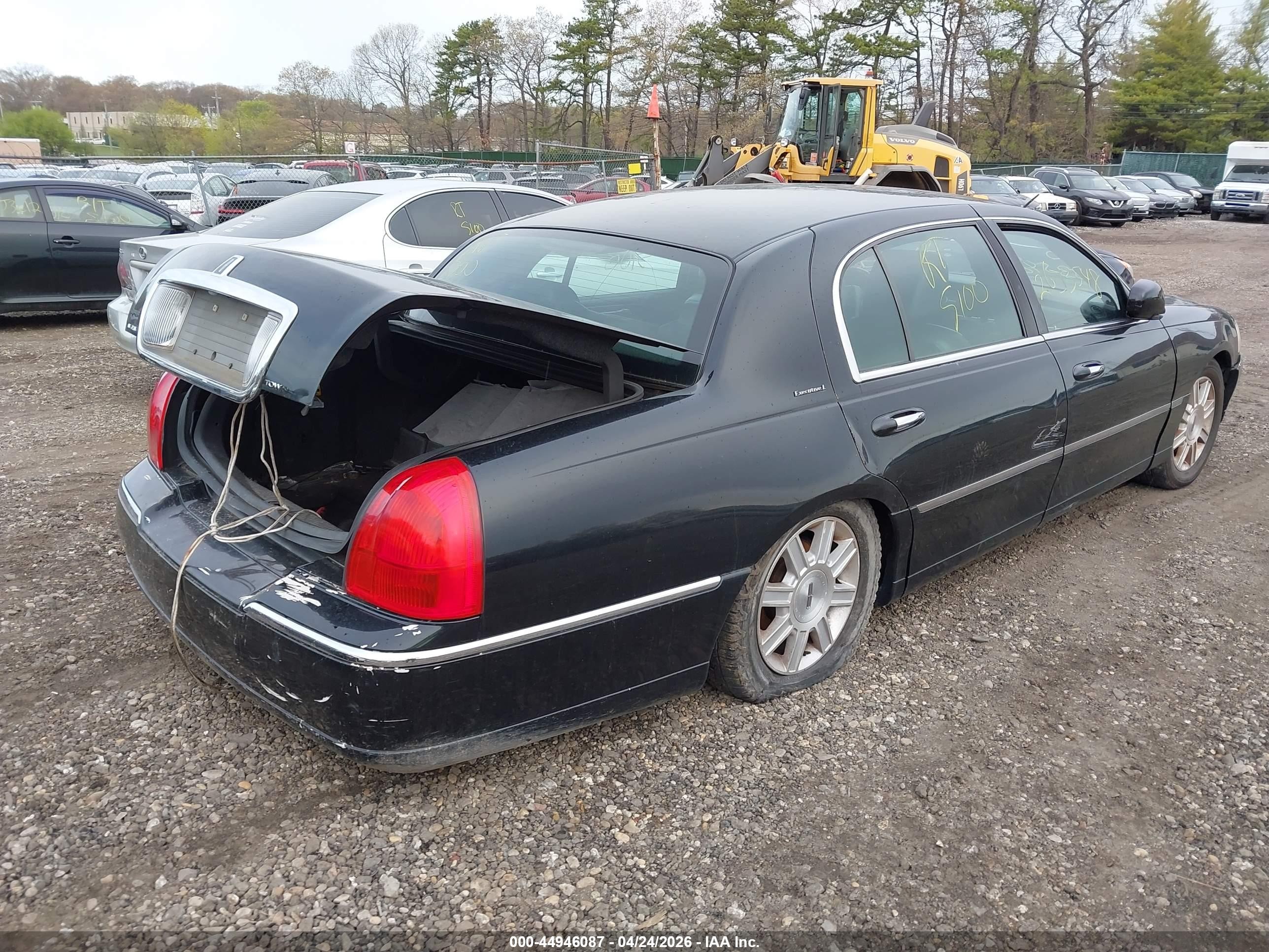 2011 Lincoln Town Car Executive L Black vin: 2LNBL8EV9BX752573