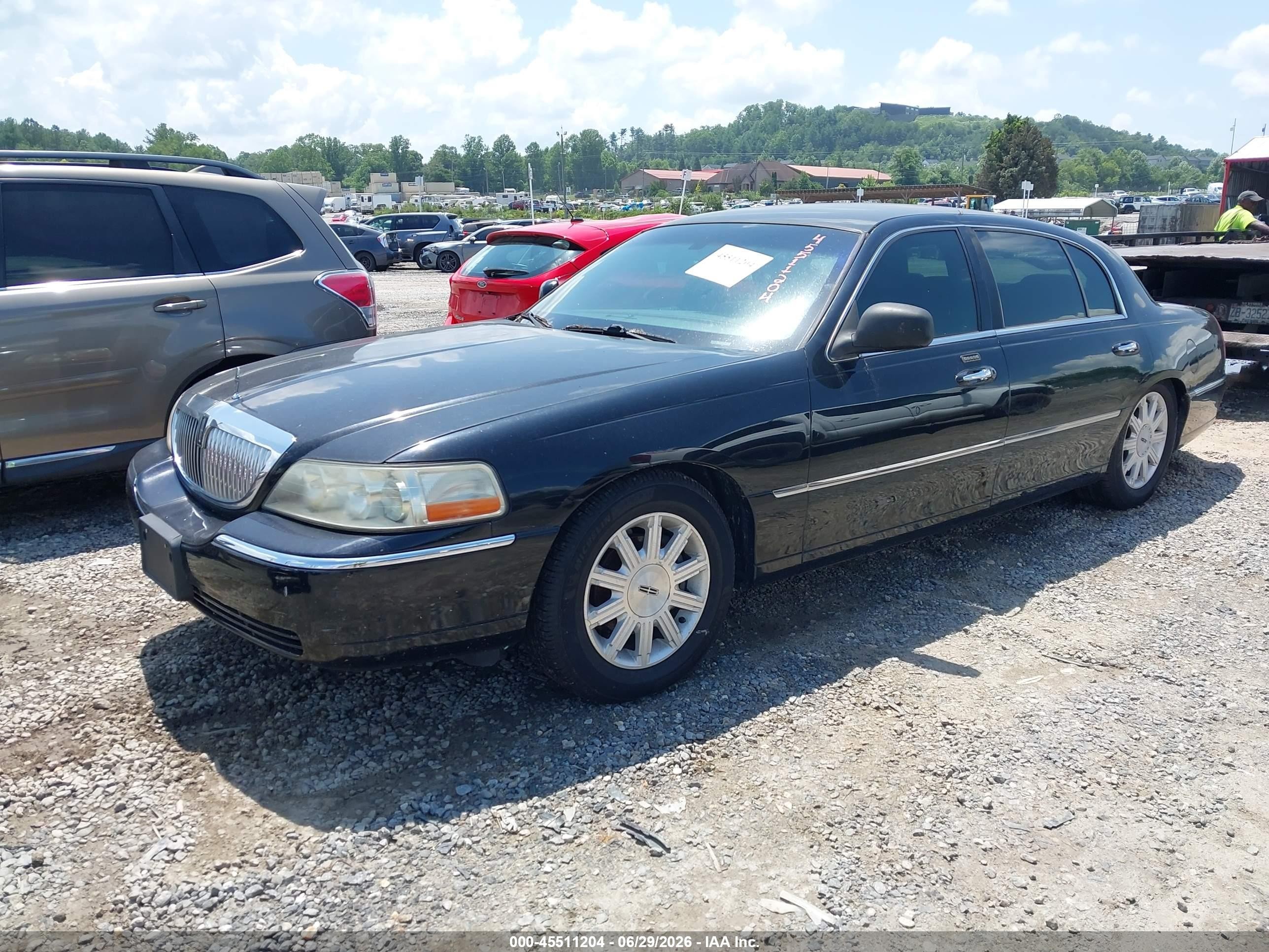 2011 Lincoln Town Car Signature L Black vin: 2LNBL8FV2BX754289