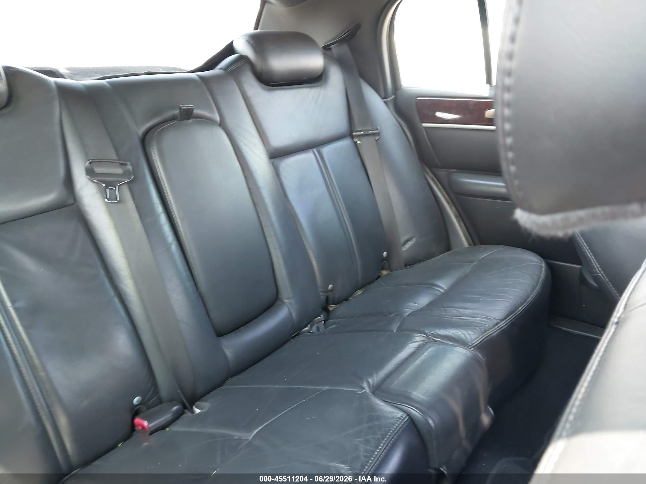 2011 Lincoln Town Car Signature L Black vin: 2LNBL8FV2BX754289