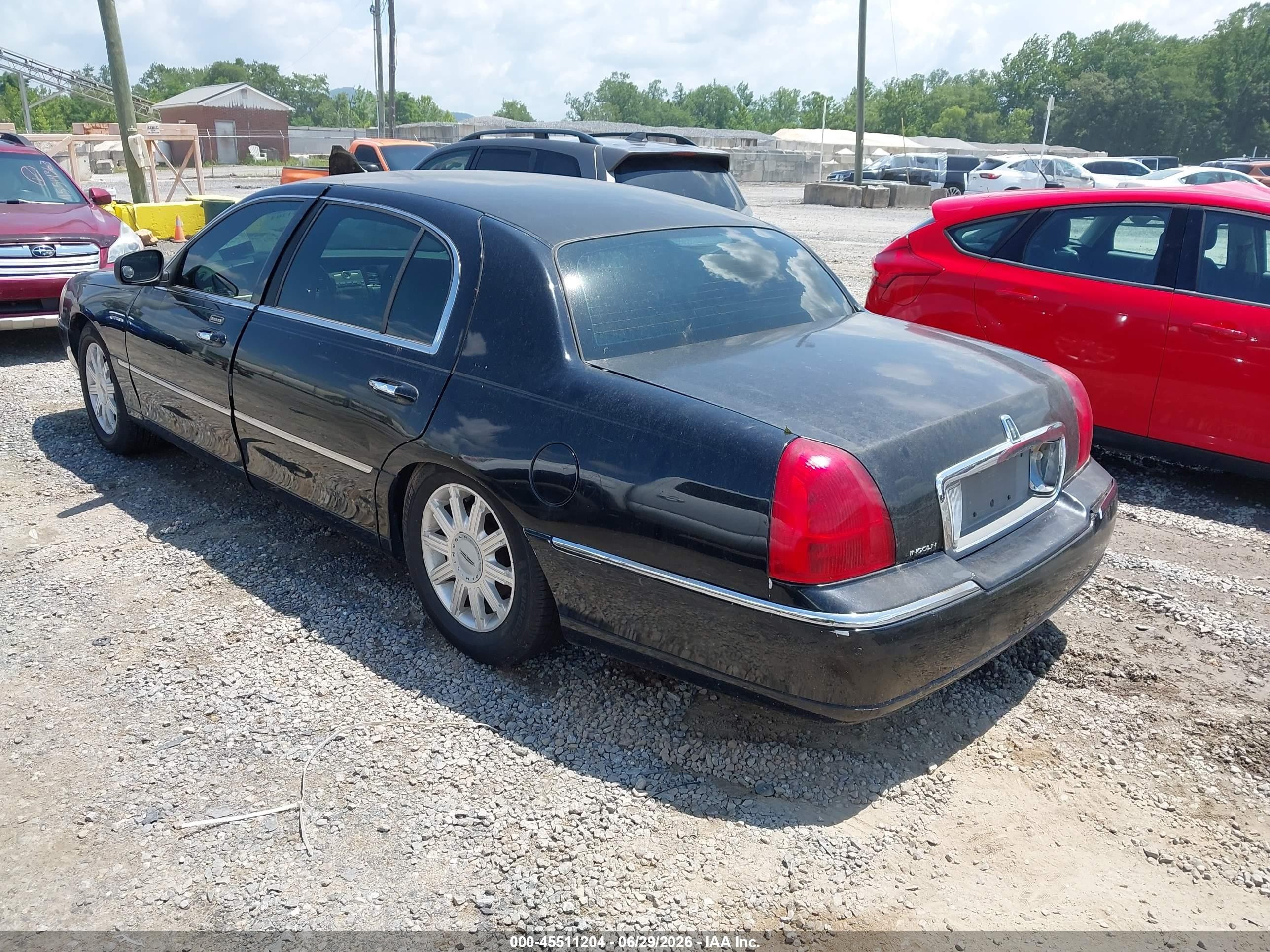 2011 Lincoln Town Car Signature L Black vin: 2LNBL8FV2BX754289