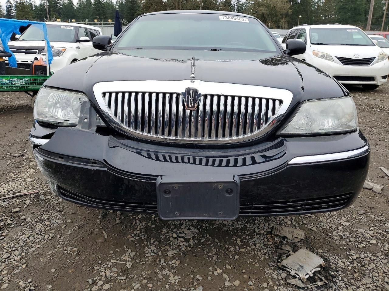 2011 Lincoln Town Car Signature Long Wheelbase Black vin: 2LNBL8FV2BX756642