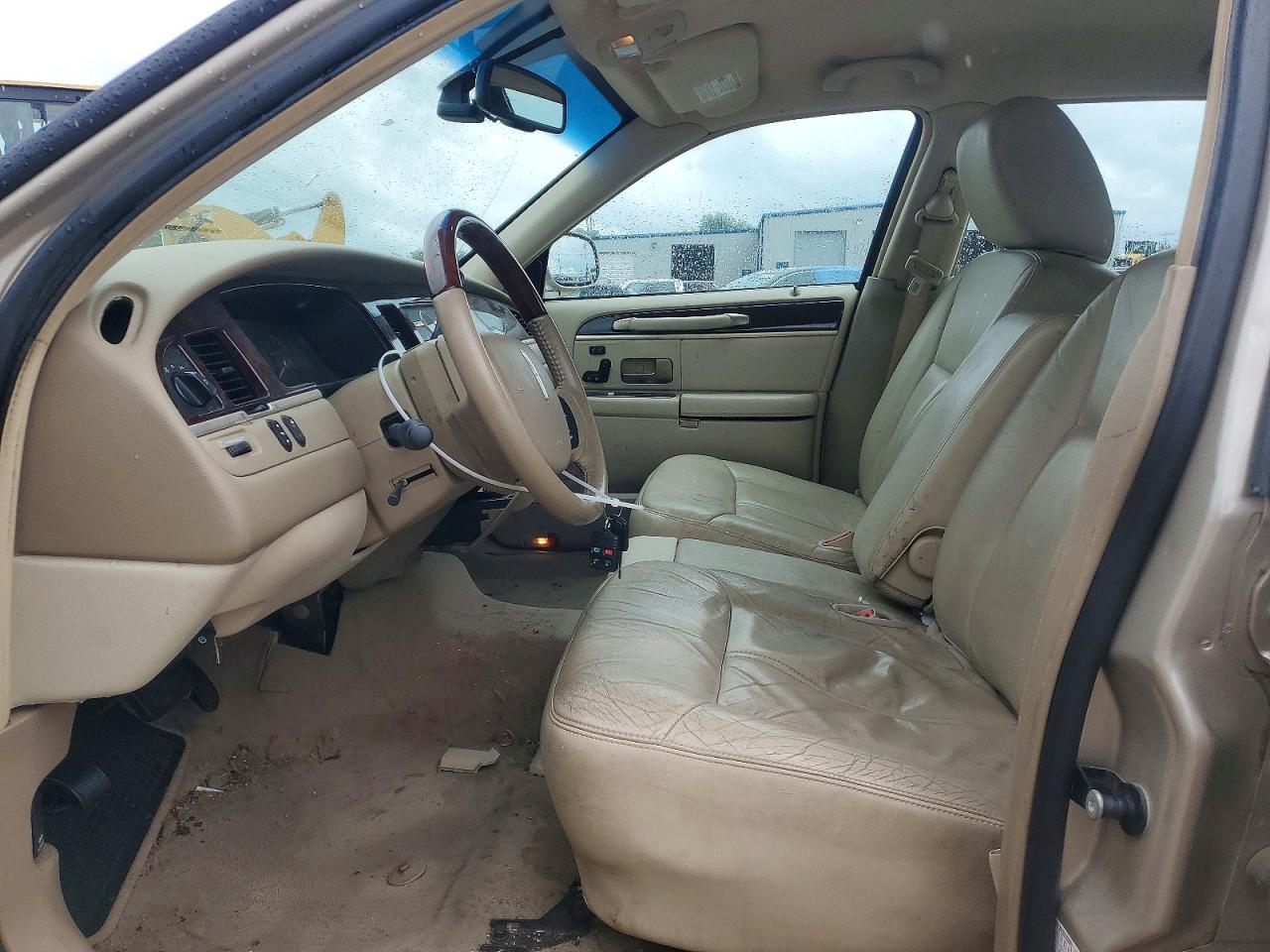 2011 Lincoln Town Car Signature Long Wheelbase Tan vin: 2LNBL8FV3BX754639