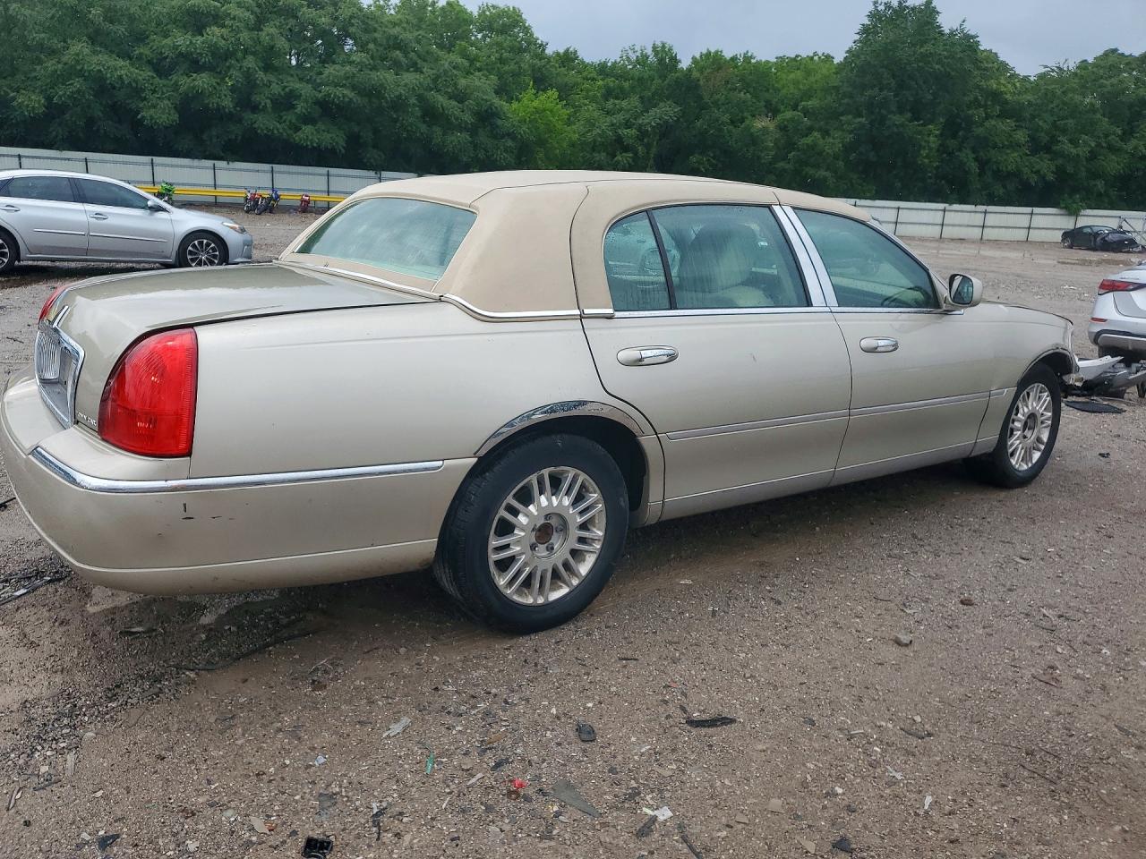 2011 Lincoln Town Car Signature Long Wheelbase Tan vin: 2LNBL8FV3BX754639