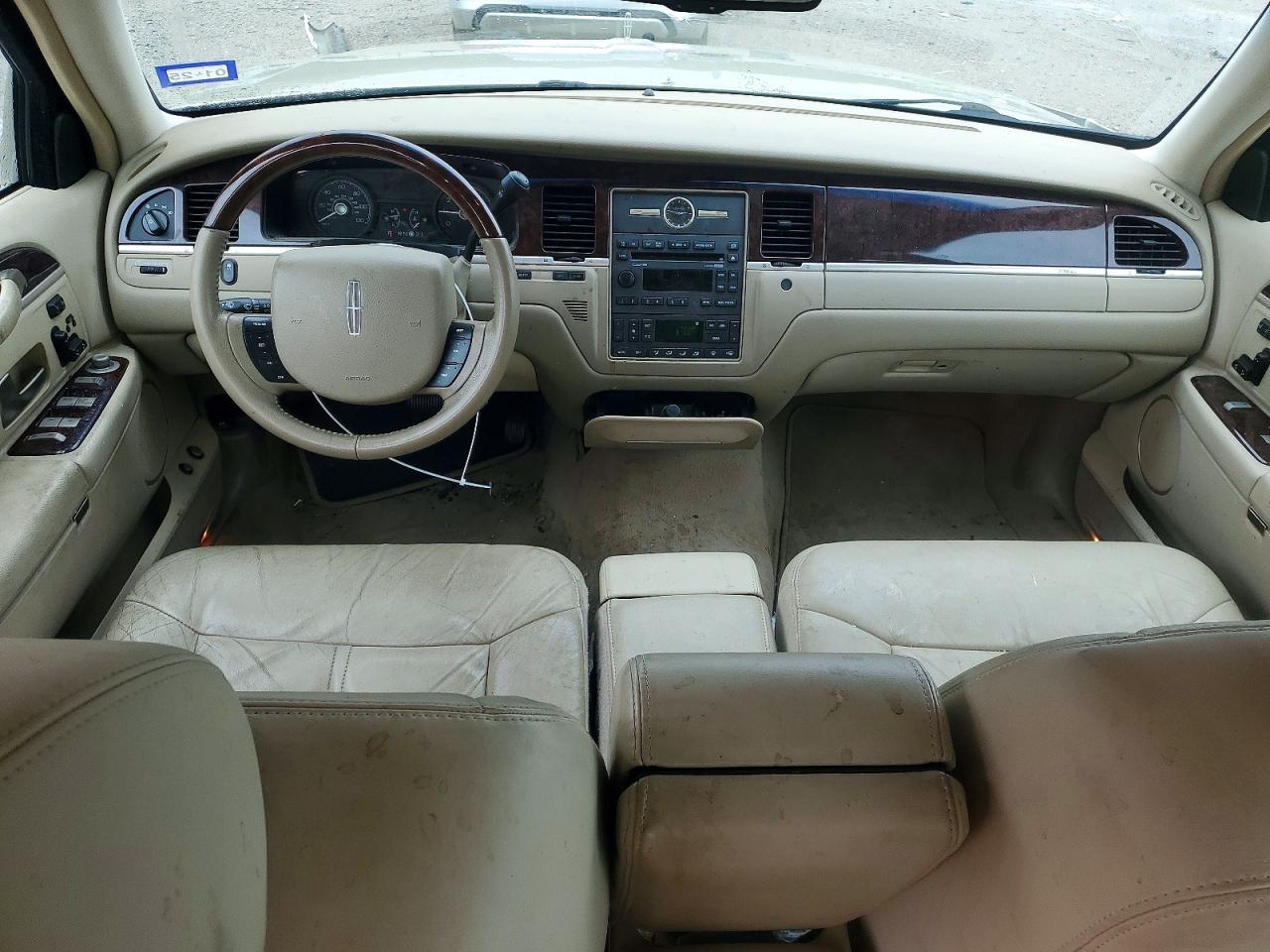 2011 Lincoln Town Car Signature Long Wheelbase Tan vin: 2LNBL8FV3BX754639