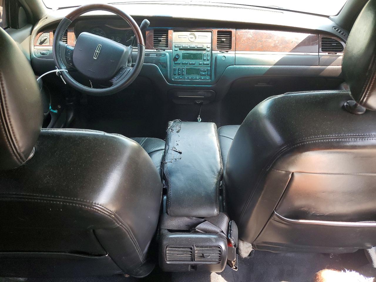 2008 Lincoln Town Car Black vin: 2LNHM82V08X633945