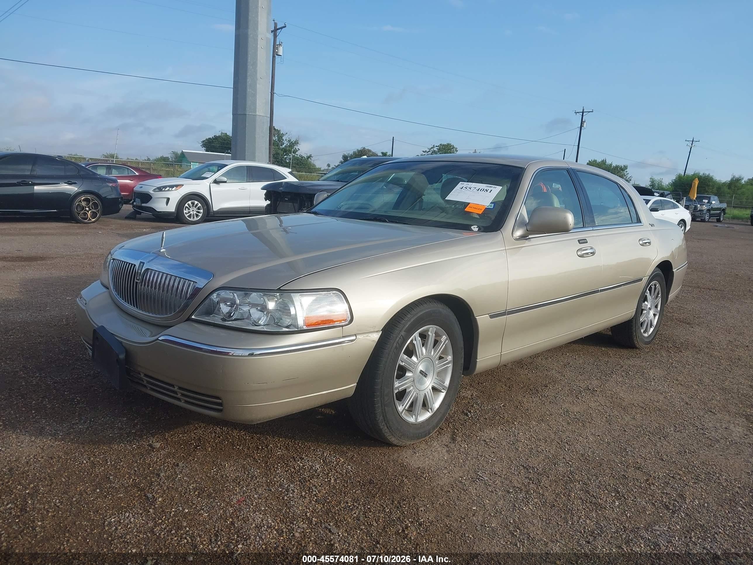 2008 Lincoln Town Car Signature Limited Gold vin: 2LNHM82V08X634206