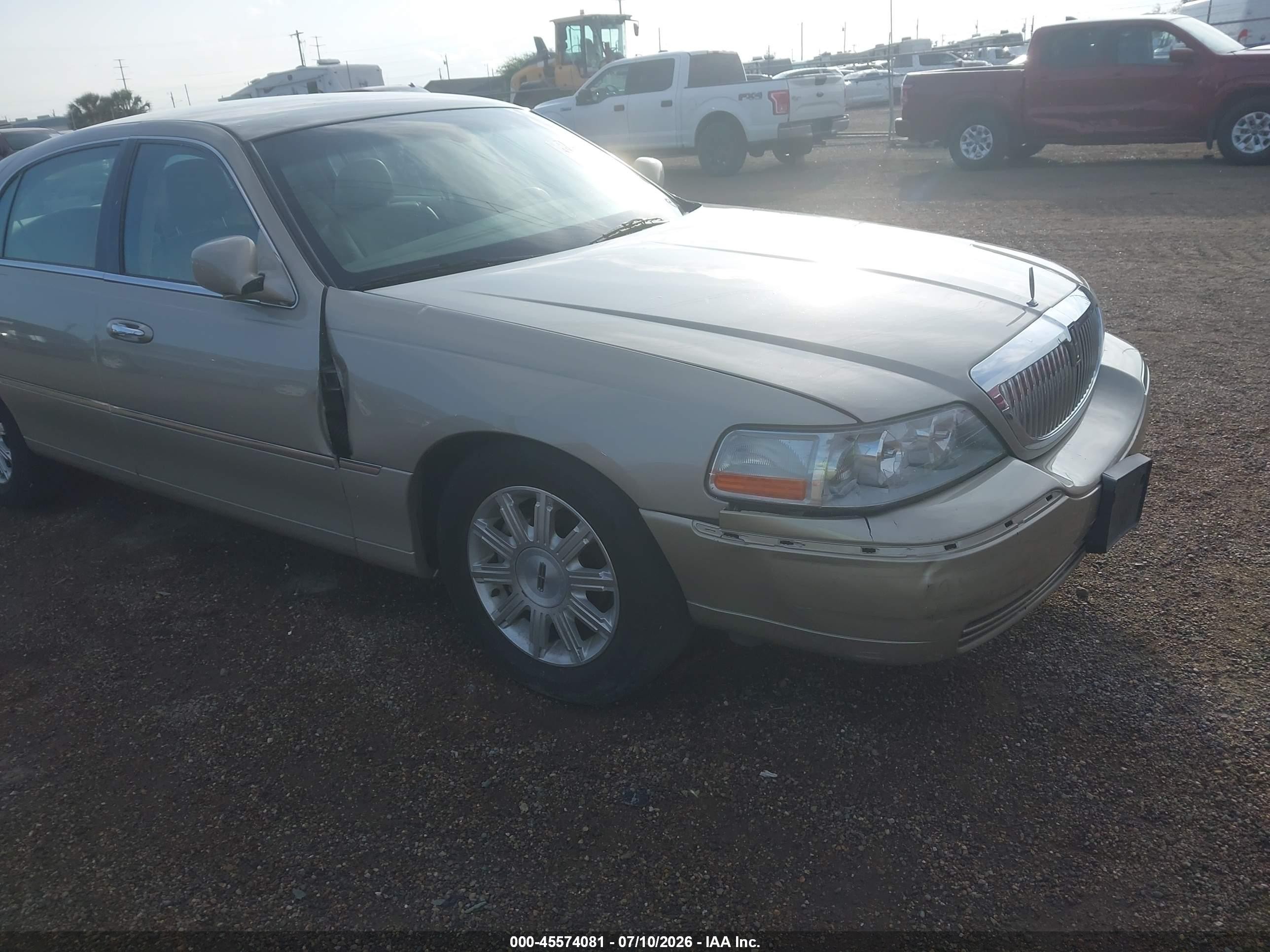 2008 Lincoln Town Car Signature Limited Gold vin: 2LNHM82V08X634206