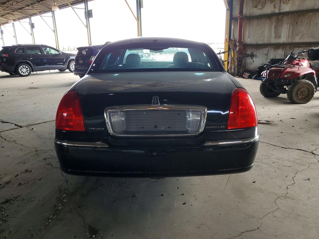 2009 Lincoln Town Car Signature Limited Black vin: 2LNHM82V09X610697