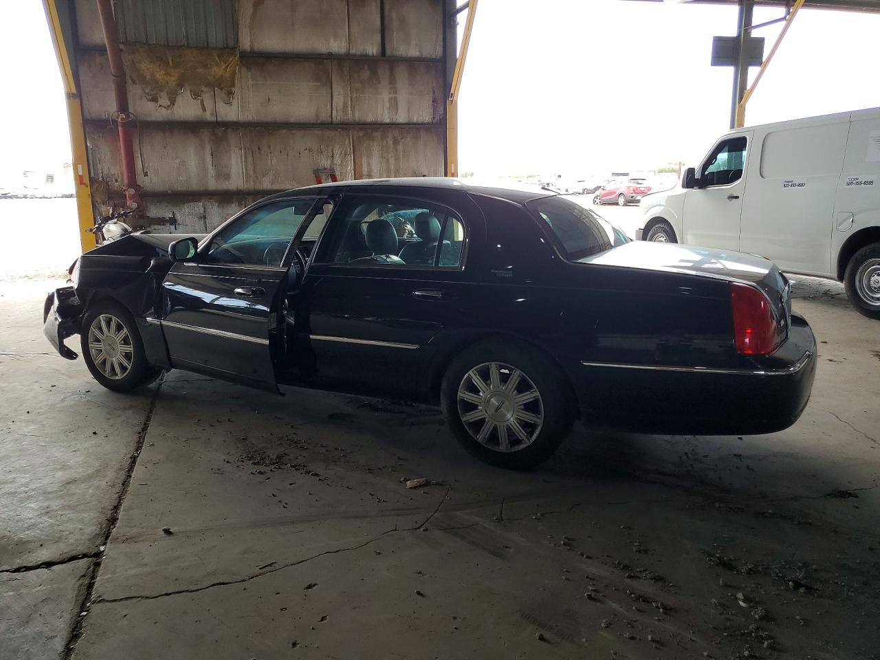2009 Lincoln Town Car Signature Limited Black vin: 2LNHM82V09X610697