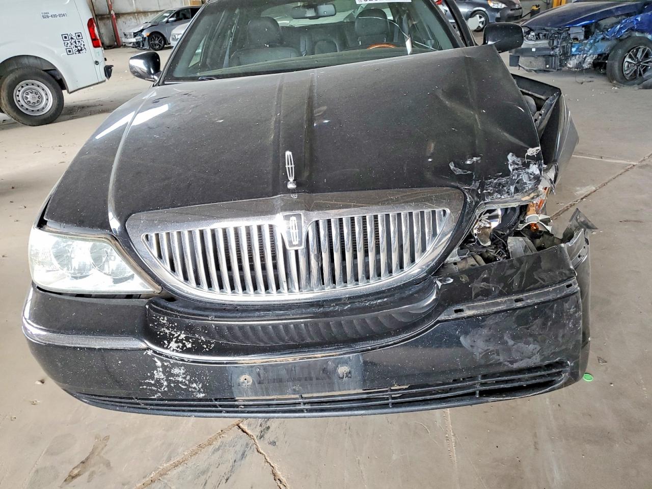 2009 Lincoln Town Car Signature Limited Black vin: 2LNHM82V09X610697