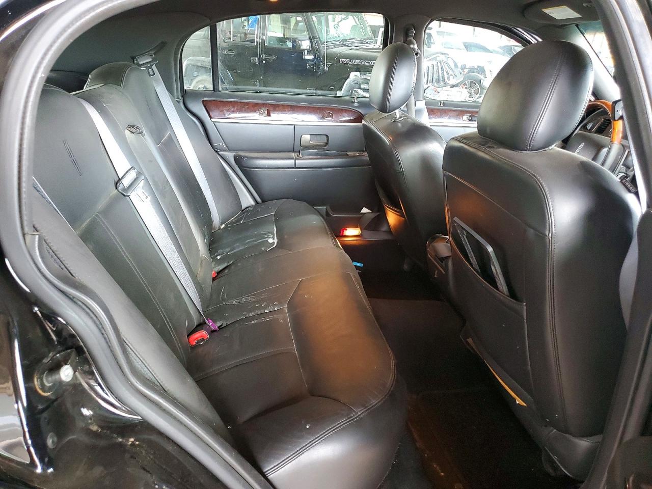 2009 Lincoln Town Car Signature Limited Black vin: 2LNHM82V09X610697